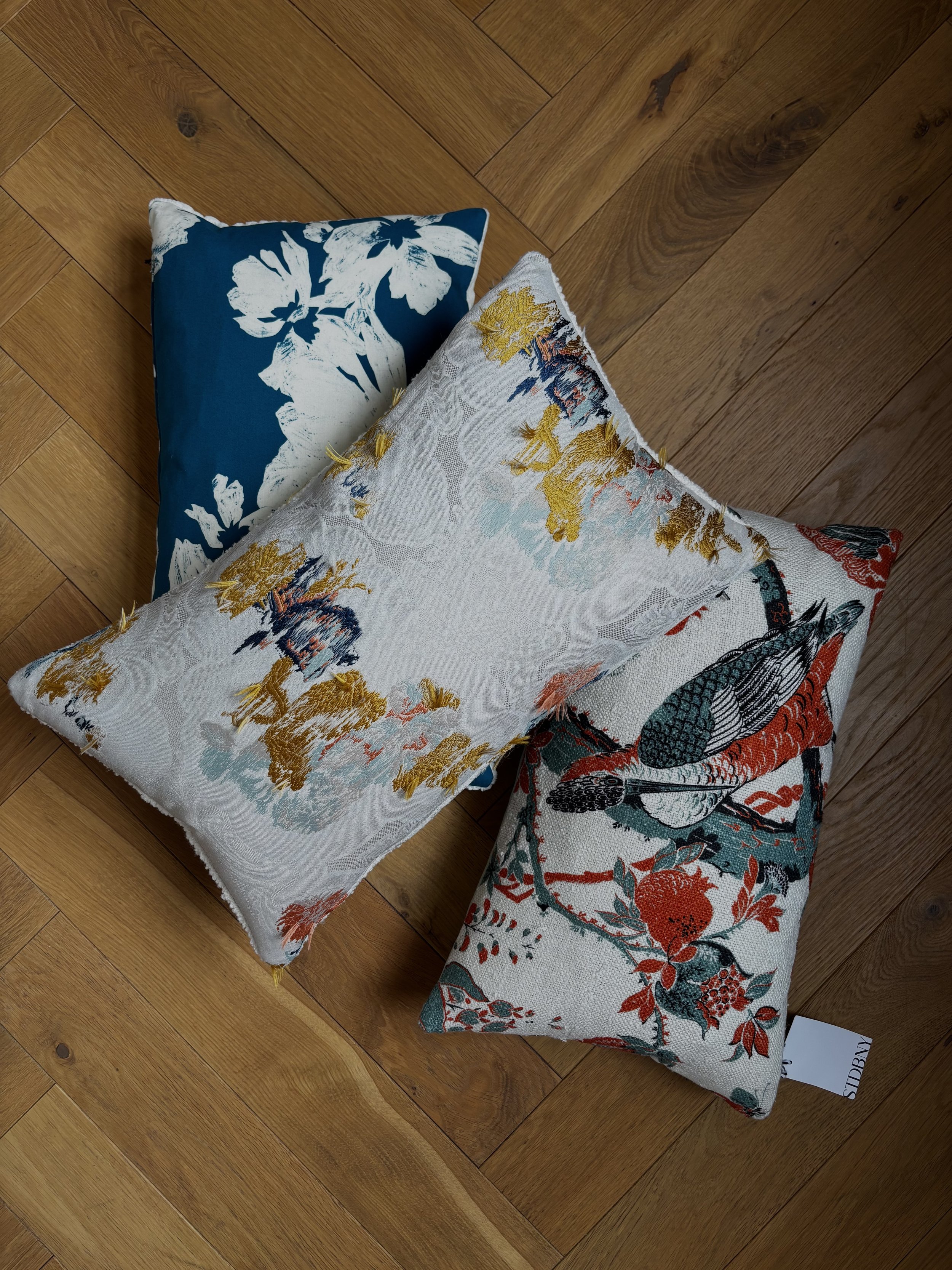 Pillows 30x50 cm Cuddle (li)/ Shine (mi)/ Stripbird (re) á €150