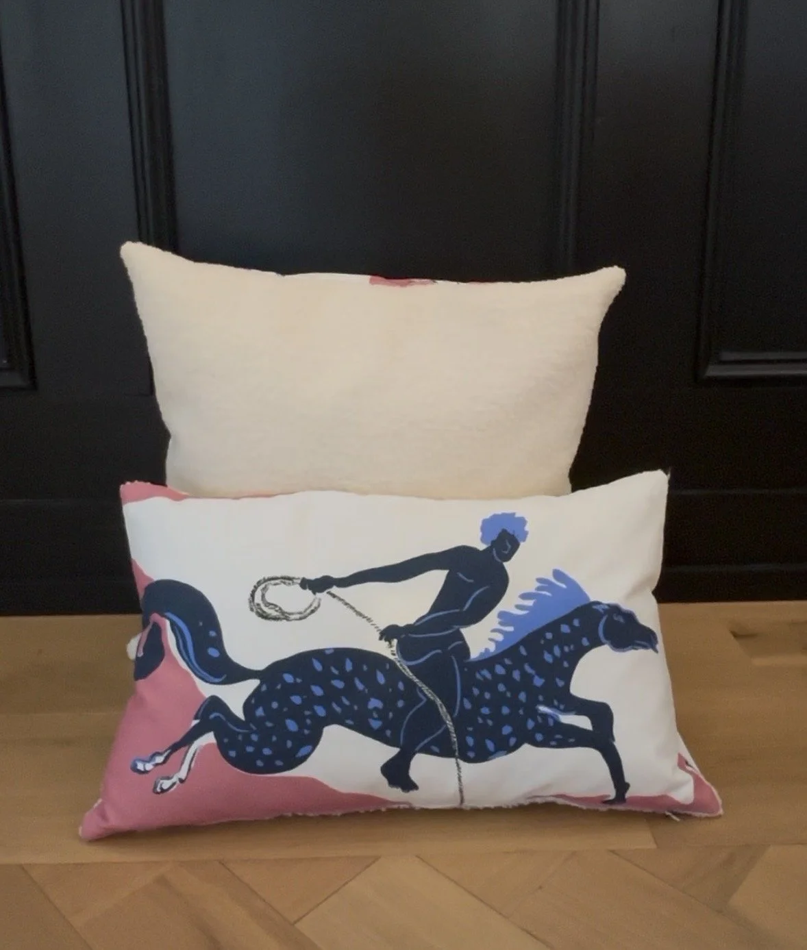 Pillow Pony........................................................ 30x50 cm €110 / 50x50 cm €210