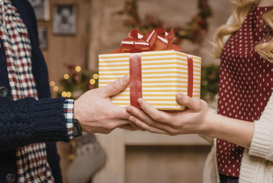 Holiday Gift 4.png