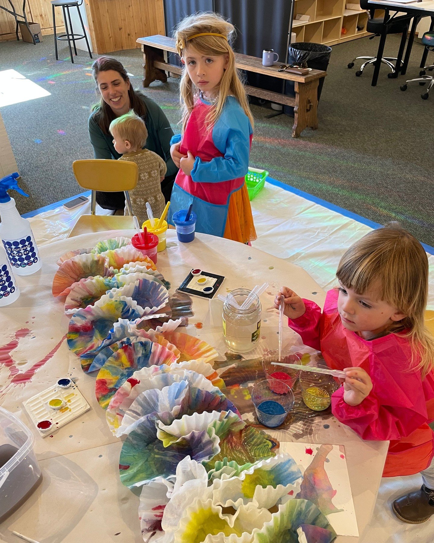 Last Friday&rsquo;s Mommy and Me class was a blast! Thanks to proper preparation, children could paint without worrying about making a mess. 
If you think your young child would like to participate, register on our website. The class is open to new s