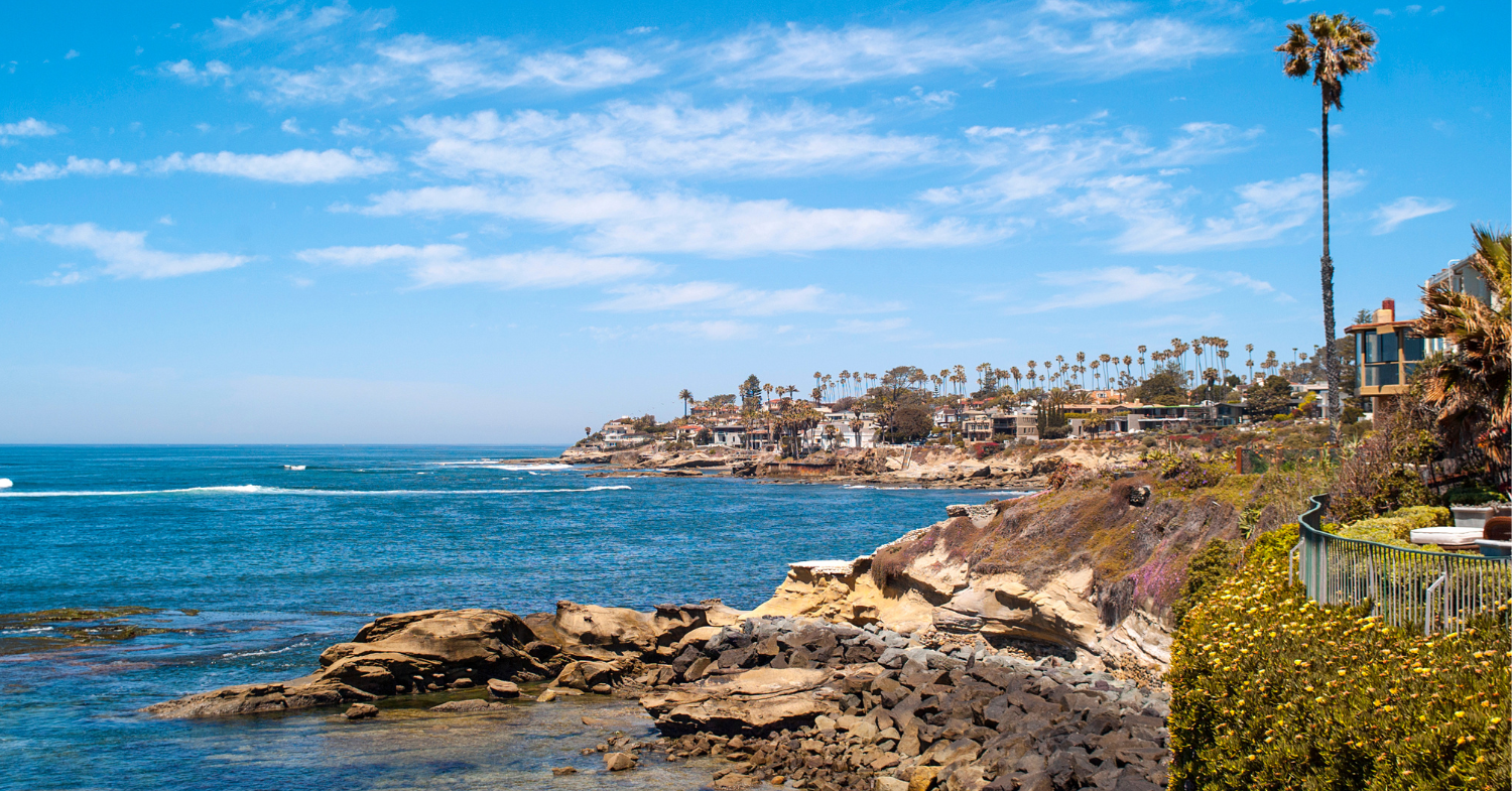 Oceanfront and cliffs in La Jolla, San Diego