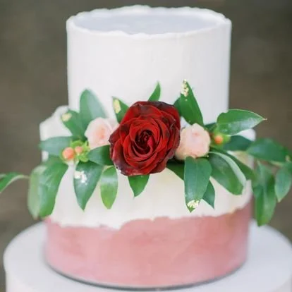 Duo Colored Wedding Cake.jpeg
