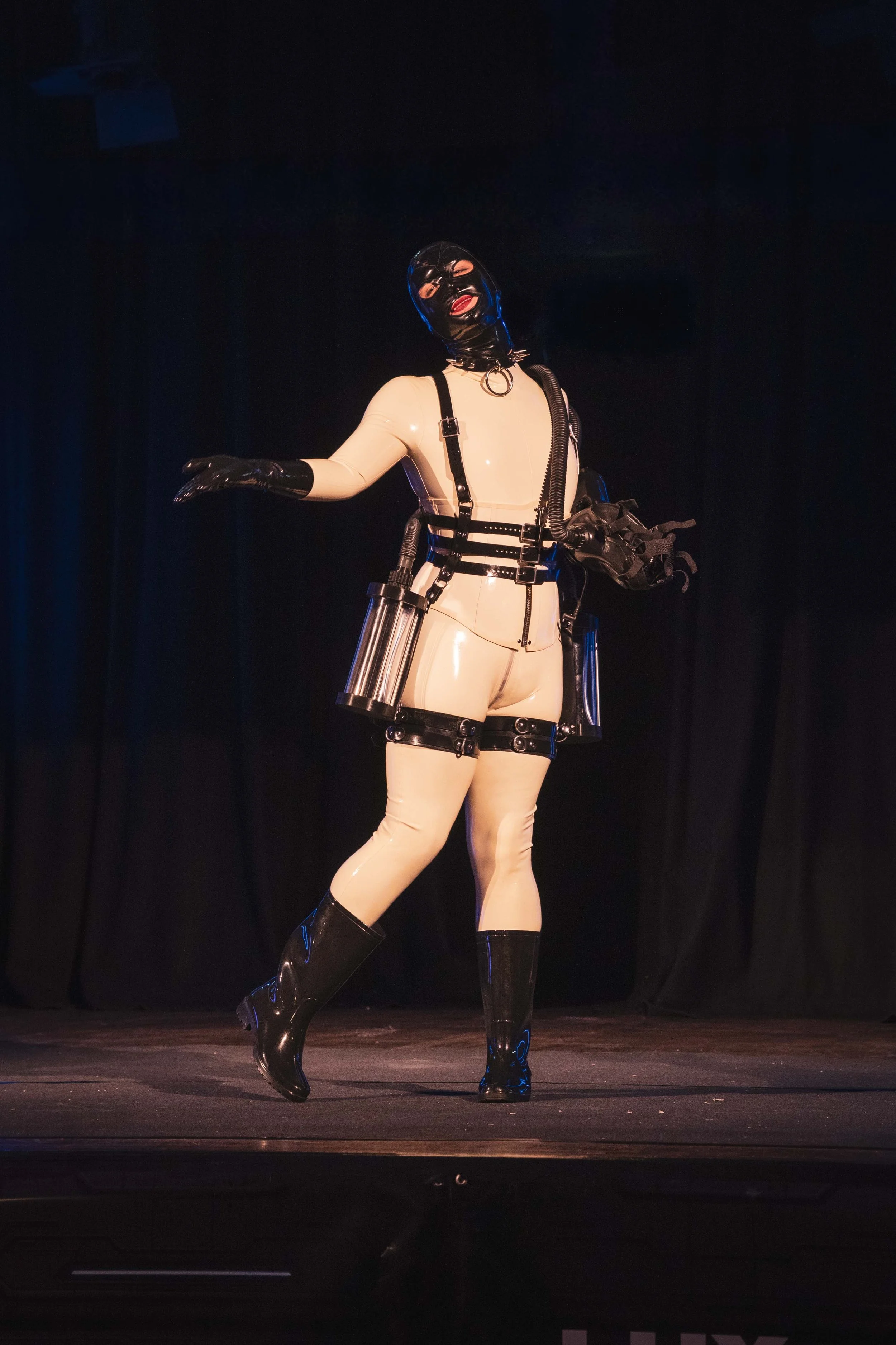 R2-OV-AE-MAXGLOSS-11-12SEP25-35.jpg