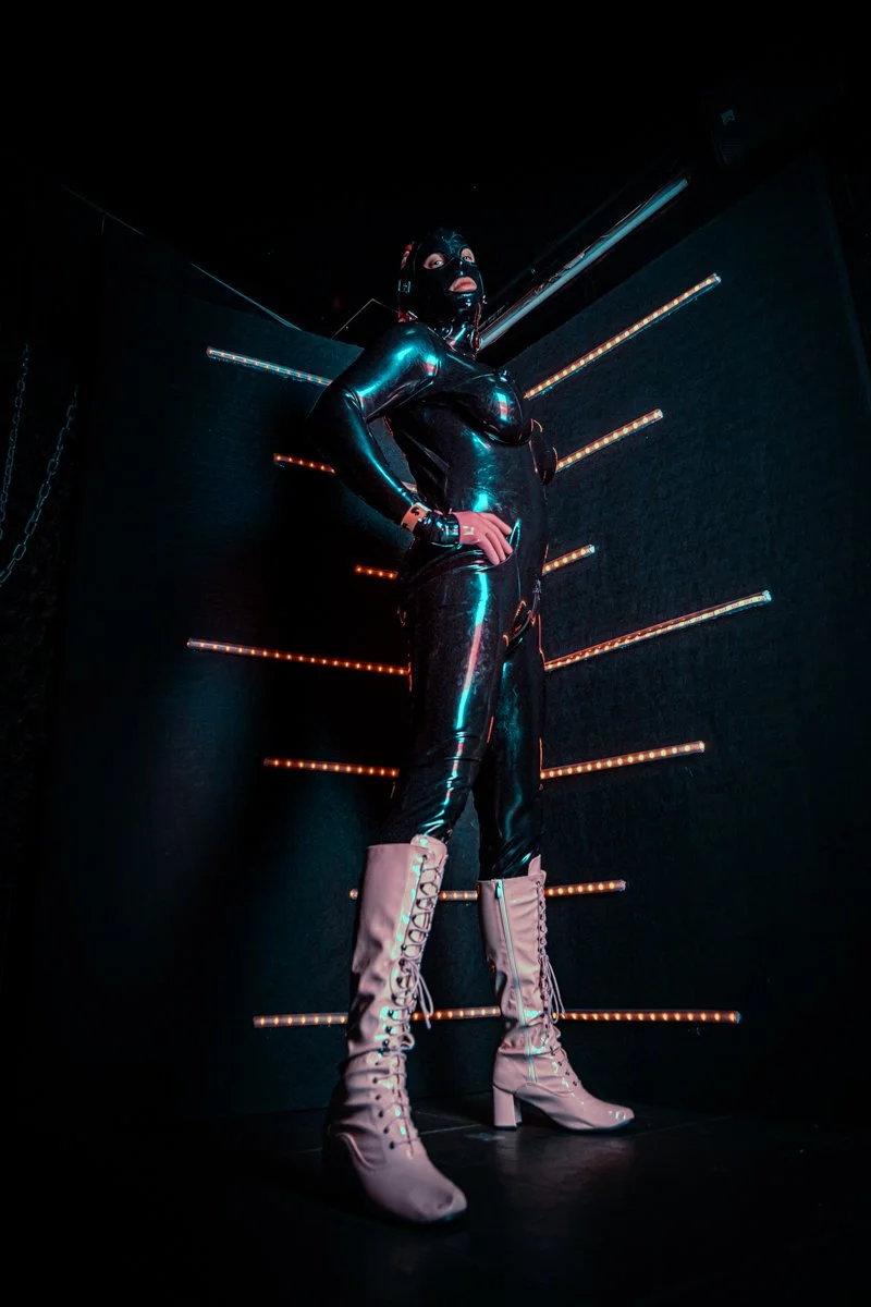 SLICK22_LateXXX_STUDIO-20220903_083_IMG_2641.jpg