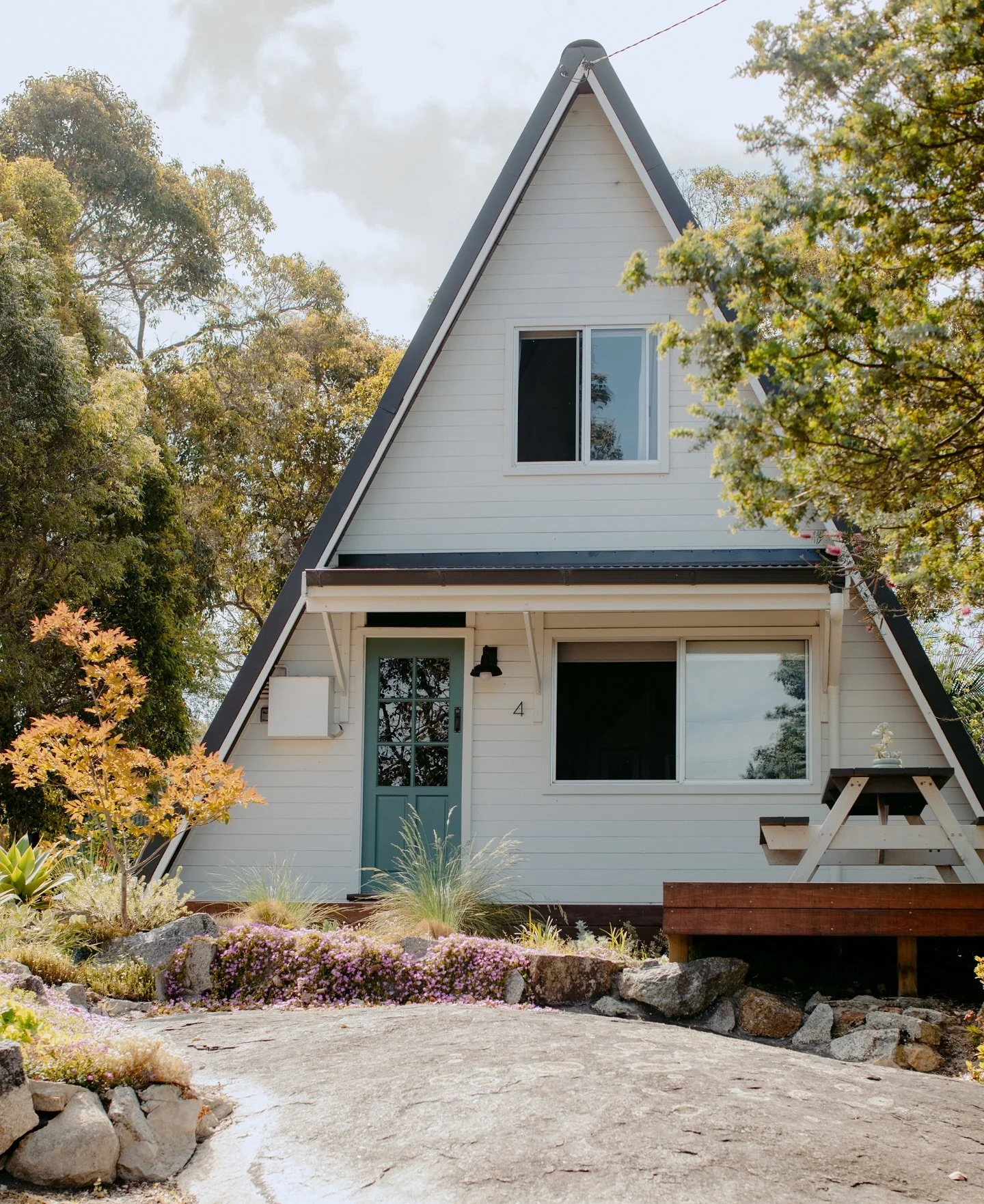 Happy Monday friends &hearts;️

Who needs a little getaway this March? We still have a few weekends and mid week dates available at the cabin, which we&rsquo;d love to see booked (because March is one of our favourite times of year in the Deep South)