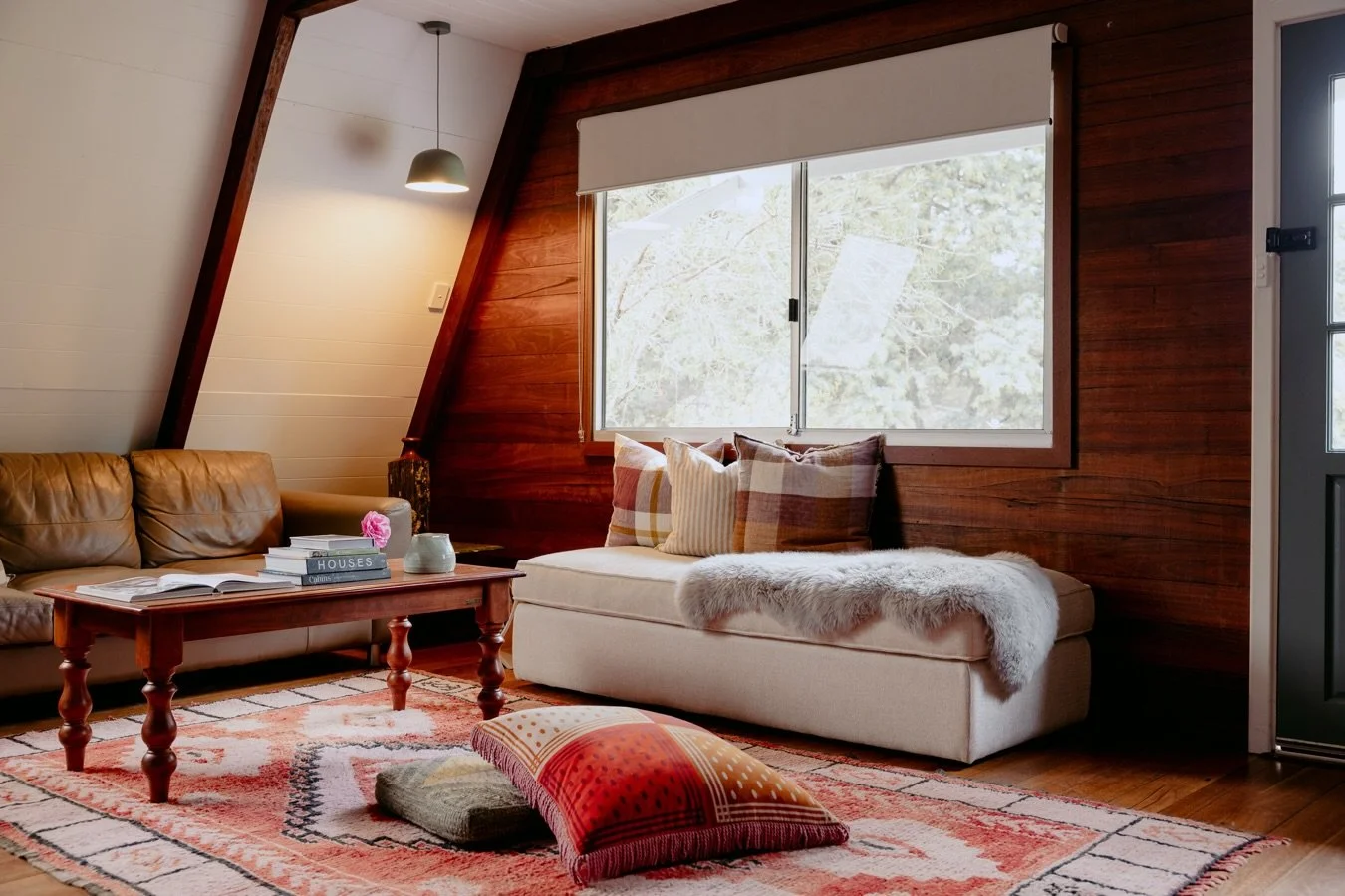 Fun fact&hellip; most of the furniture in the cabin was sourced via @facebook marketplace! I can&rsquo;t begin to tell you how fun chasing a bargain is! 

What&rsquo;s the best second hand bargain you&rsquo;ve scored?