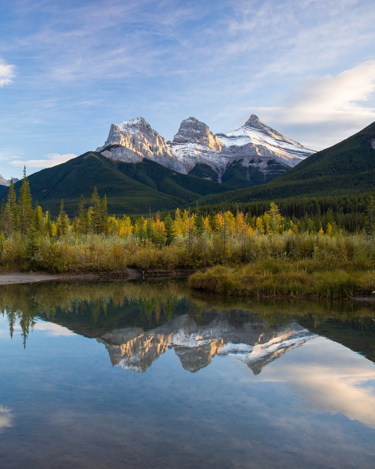 The Three Sisters 🏔️🌲

⏪️ Swipe for the full photo. 📸
&bull;
&bull;
#MyBanff #ExploreBanff #ImagesOfCanada #CanadaVisuals #ExploreCanada #TourCanada #ExploreAlberta #ParksCanada #VisitCanmore #ExploreCanmore #KyleRobertsonPhotography #Canada #Canm