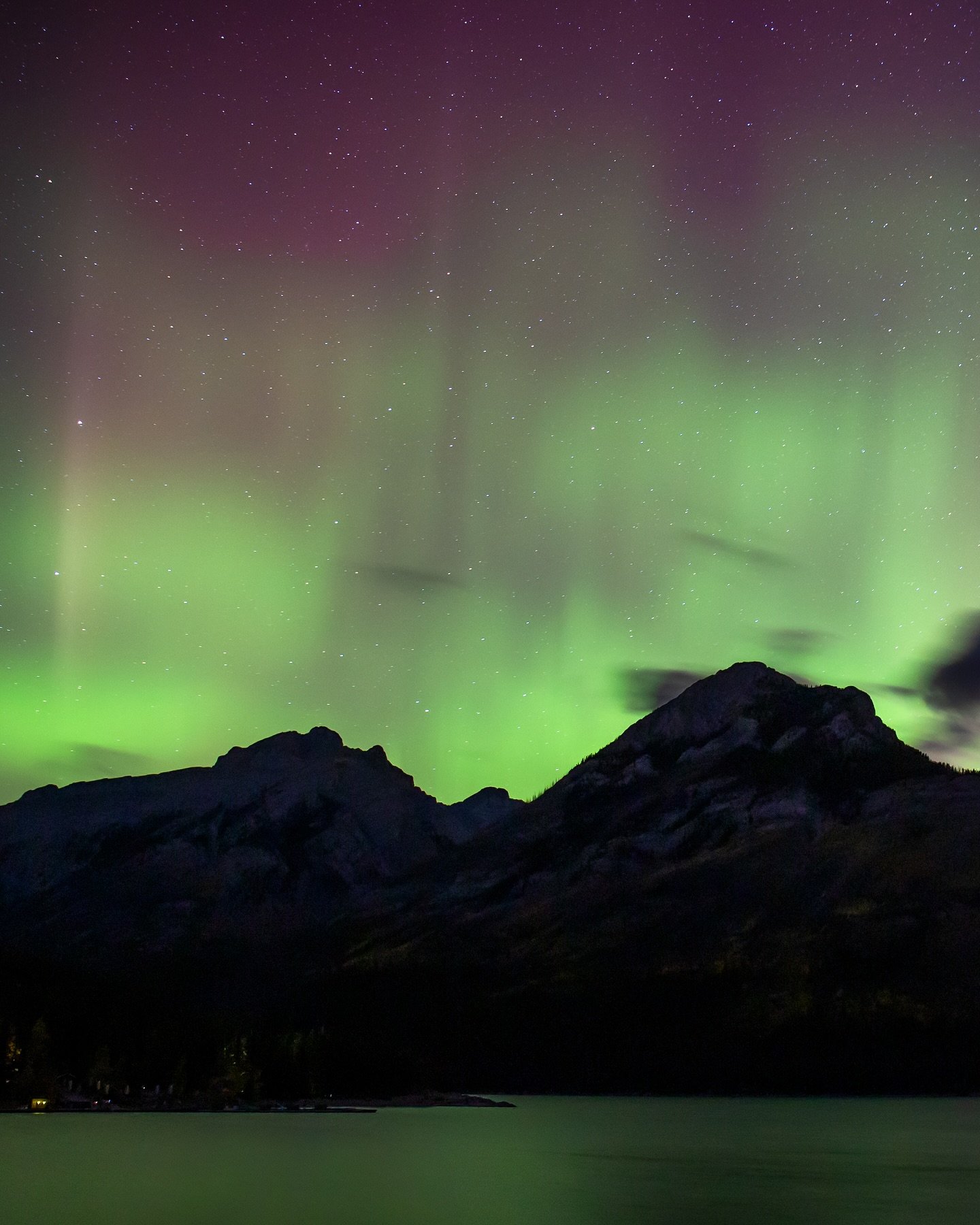 Chasing the northern lights 🏔️

⏪️ Swipe to see the full photo 📸
&bull;
&bull;
#MyBanff #ExploreBanff #ImagesOfCanada #CanadaVisuals #ExploreCanada #TourCanada #ExploreAlberta #ParksCanada #KyleRobertsonPhotography #AuroraBorealis #NorthernLights #
