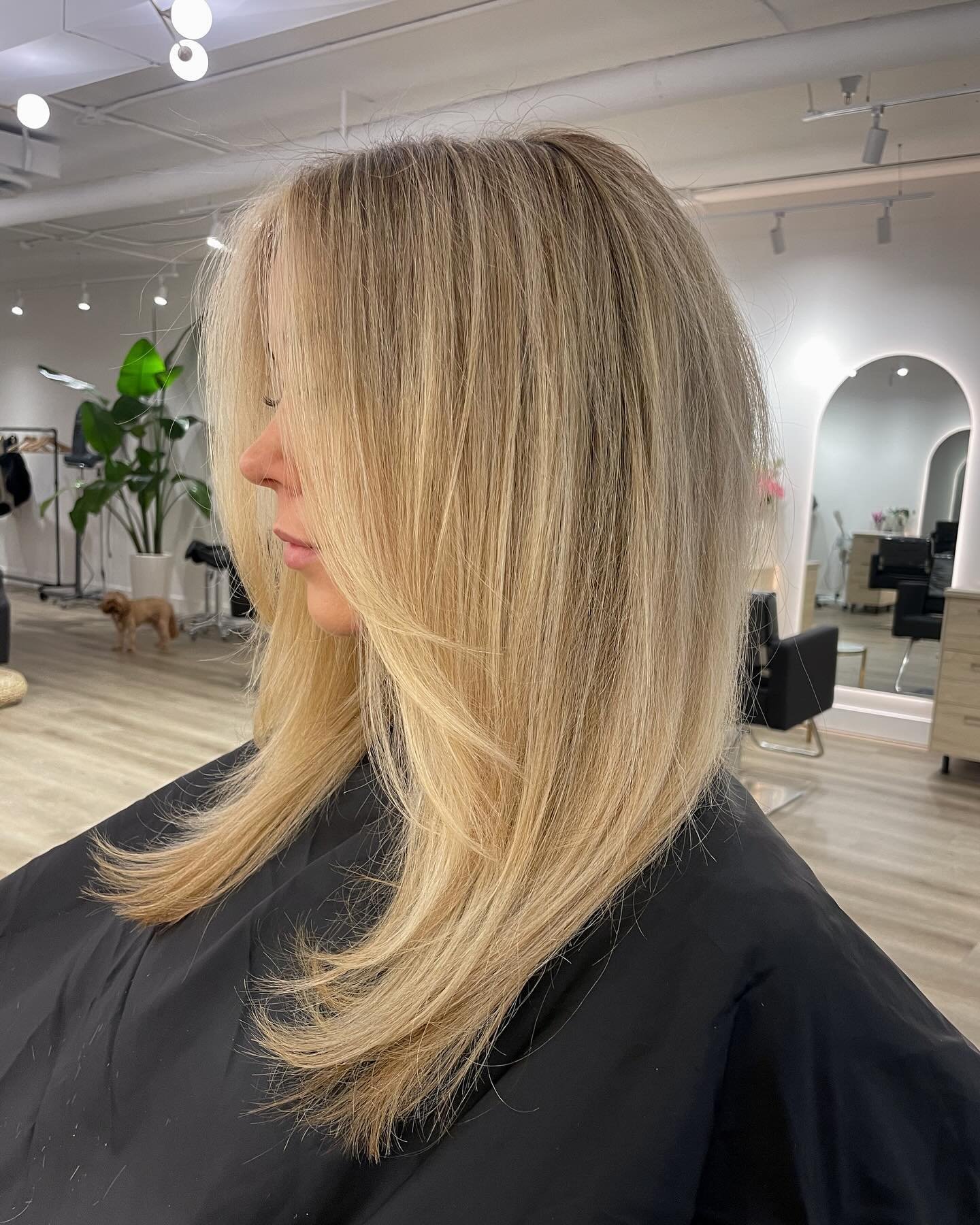 When the warm blondes are blonding 😍🌞

Baby lights + lowlights + straight gold toner *on repeat all fall*