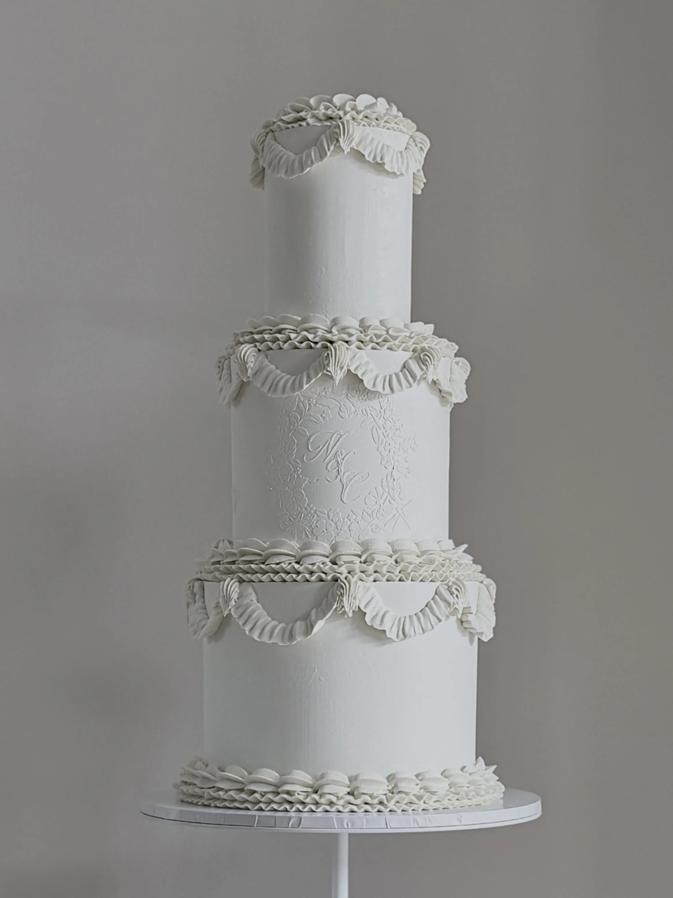Vintage wedding cake for modern couples in Manchester and Cheshire 