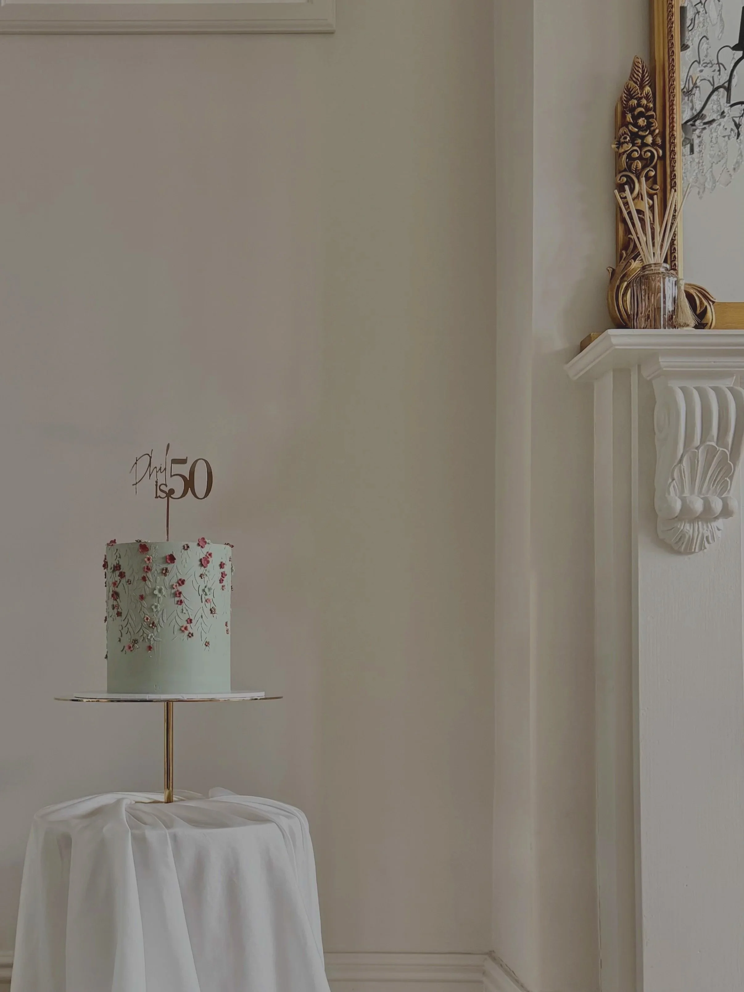 50th birthday cake. Pretty and elegant birthday cake Altrincham. luxury birthday cakes manchester sand Cheshire.