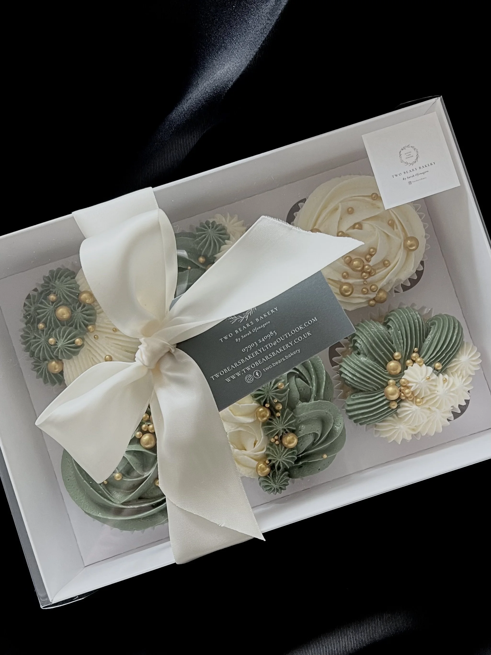 cupcakes altrincham. Green and white cupcakes. Vanilla cupcakes.