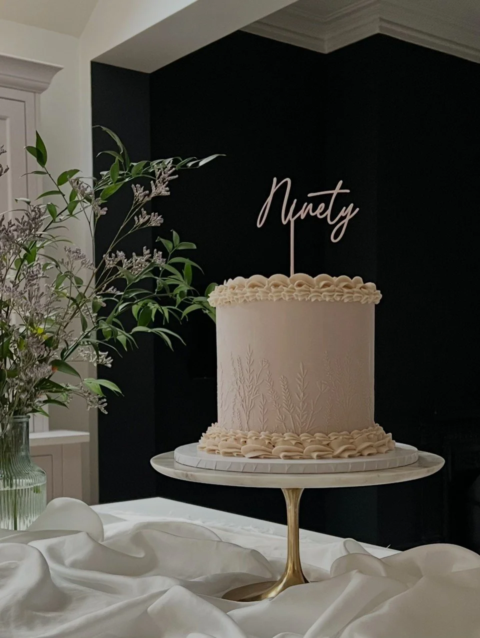 90th birthday. simple and elegant birthday cake with personlaised topper in a soft pink. birthday cakes in Altrincham.