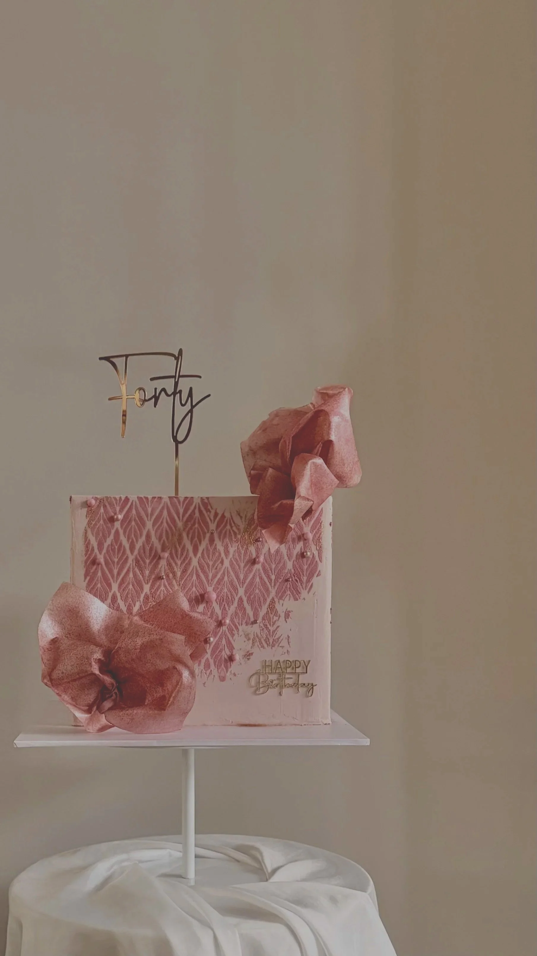 luxury 40th birthday cake Manchester. stylish special birthday cake Cheshire.