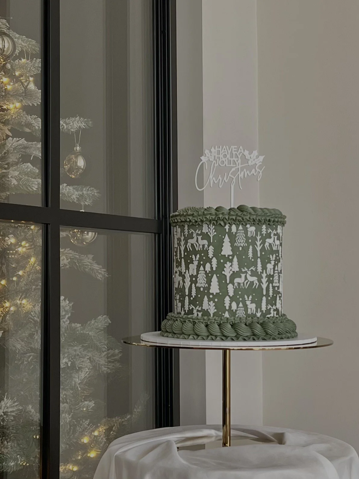winter woodland christmas cake design for christmas 2025