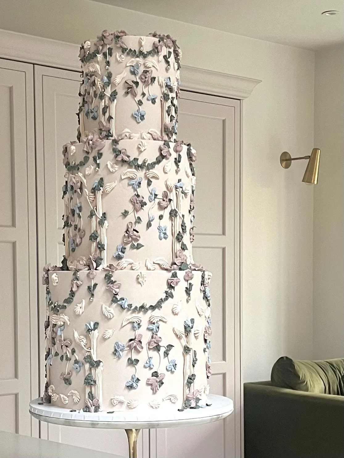 Baroque wedding cake