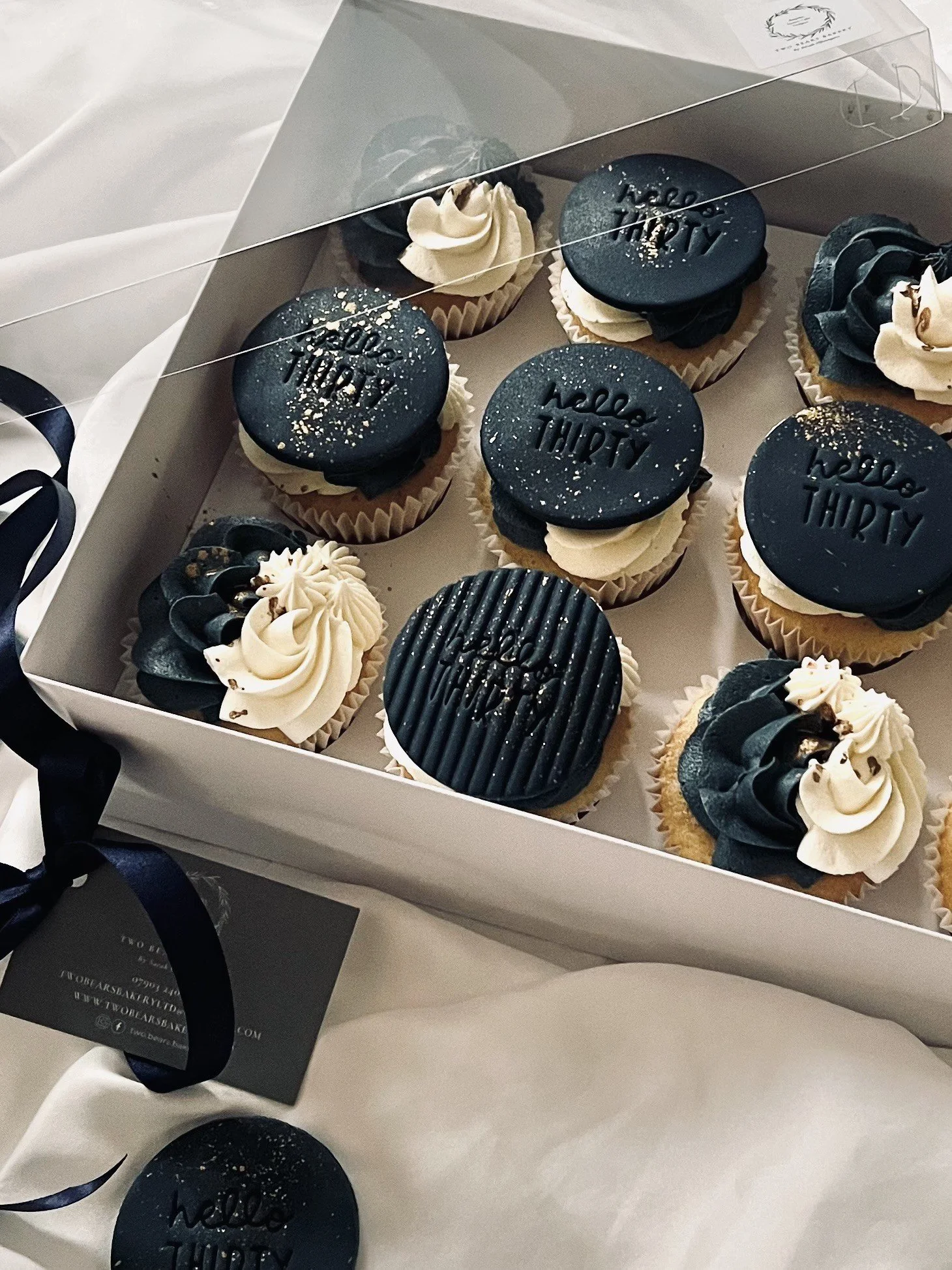 30th birthday vanilla cupcakes. altrincham cupcakes. altrincham cake maker.