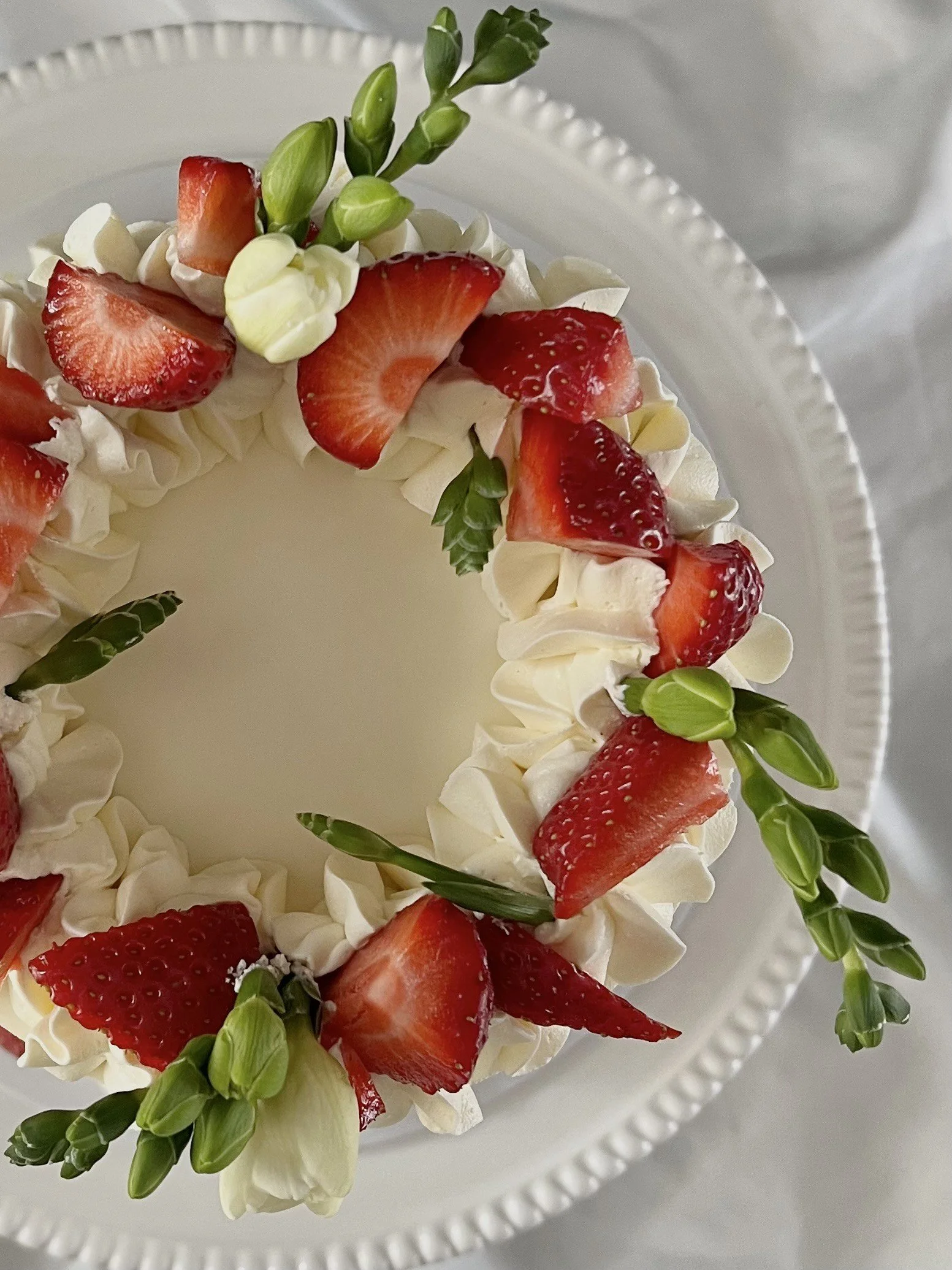 Vanilla and strawberry cake for dinner party