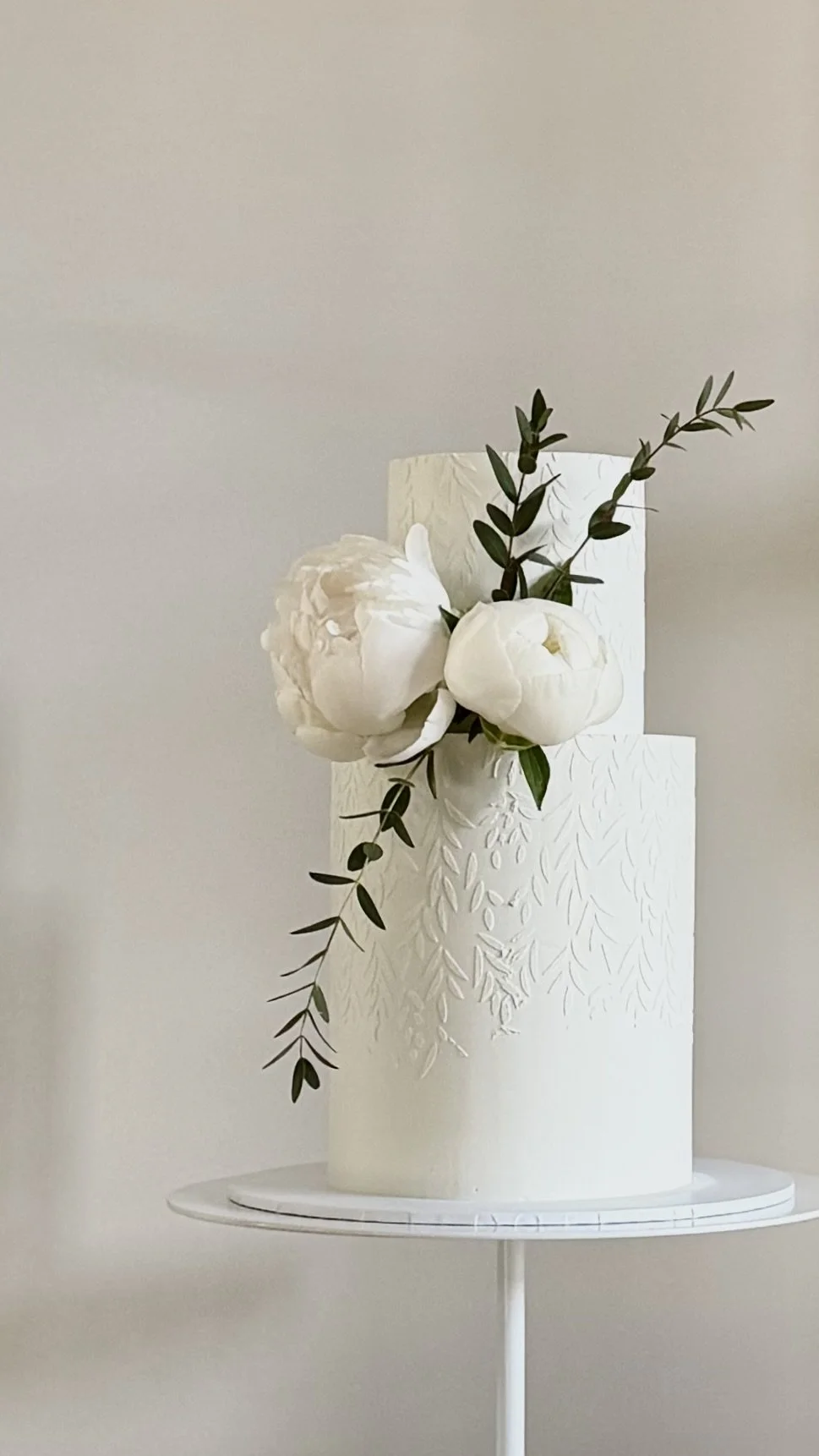 Elegant wedding cakes for the modern couple in Manchester and Cheshire