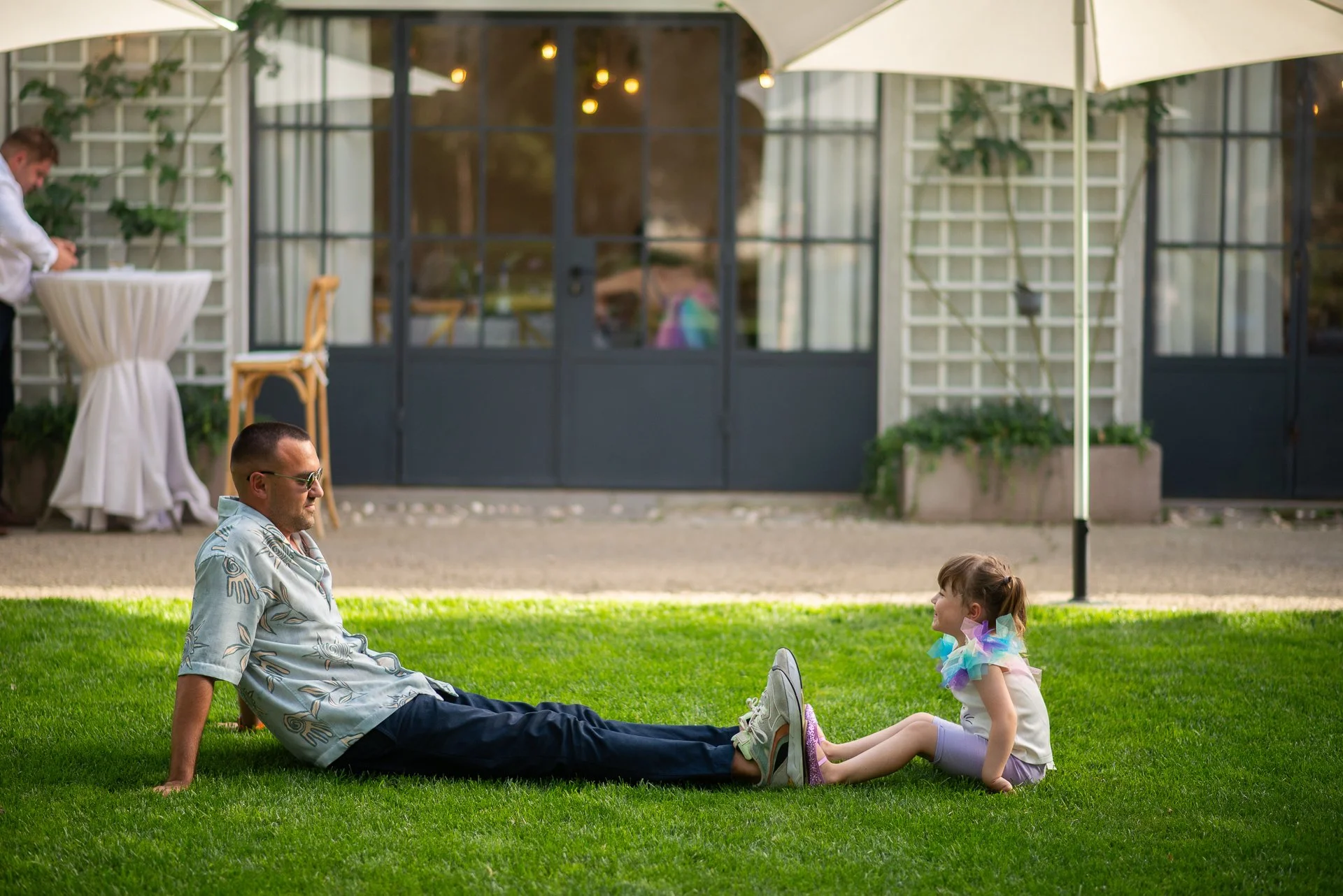 tata si fetita stau talpa in talpa