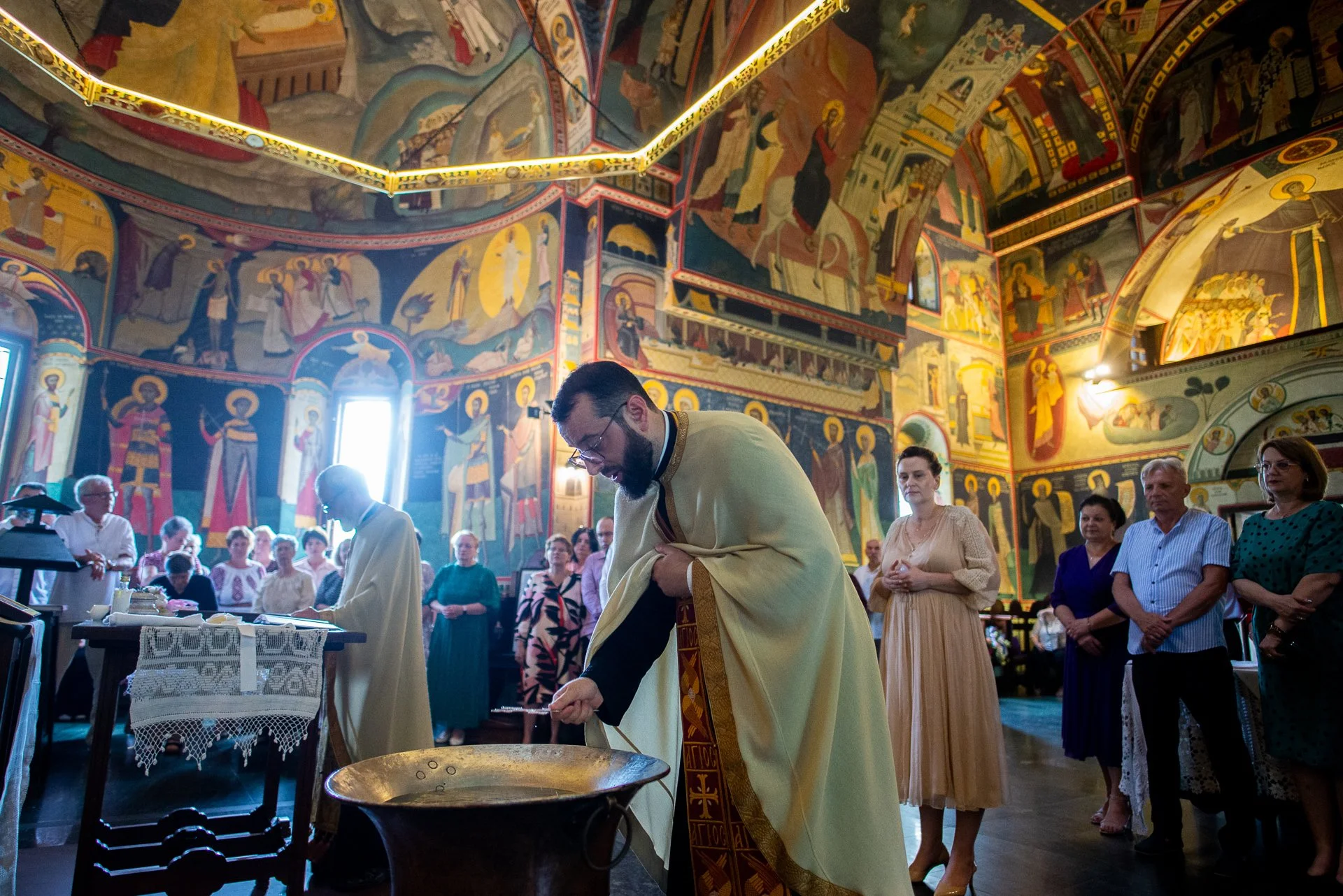 Traditiile botezului ortodox: ce inseamna fiecare moment — Tilo