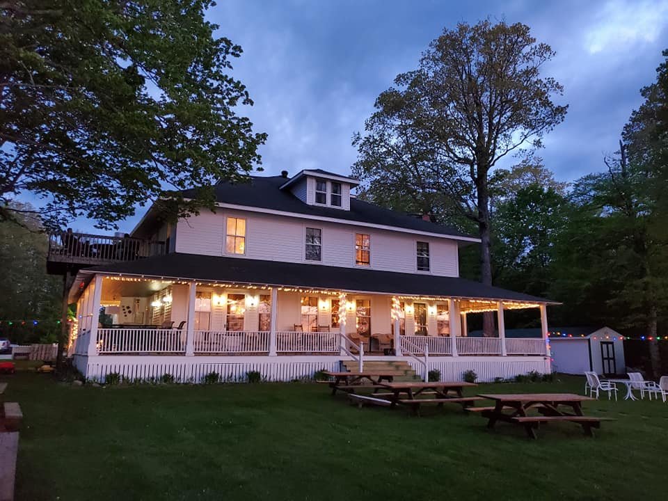 Book a Room — Chamberlin's Ole Forest Inn