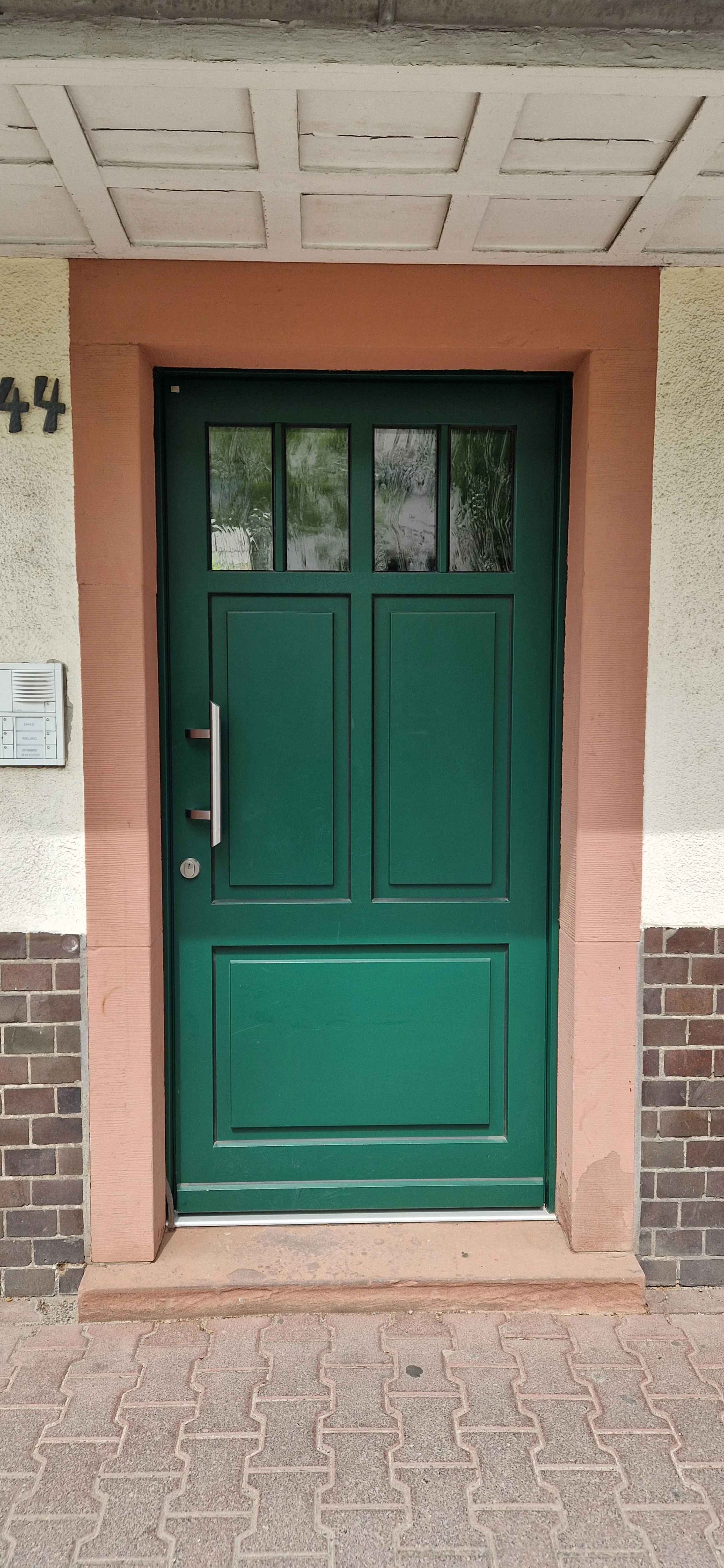 Haustür im Denkmalschutz in Frankfurt grün.jpg