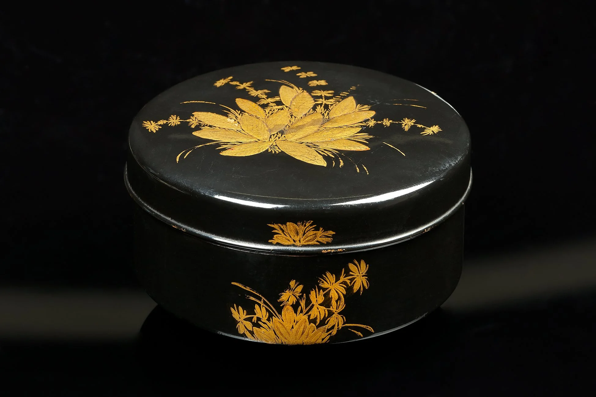 Rond Japans lakwerk doosje, Edo-periode, ca. 1700