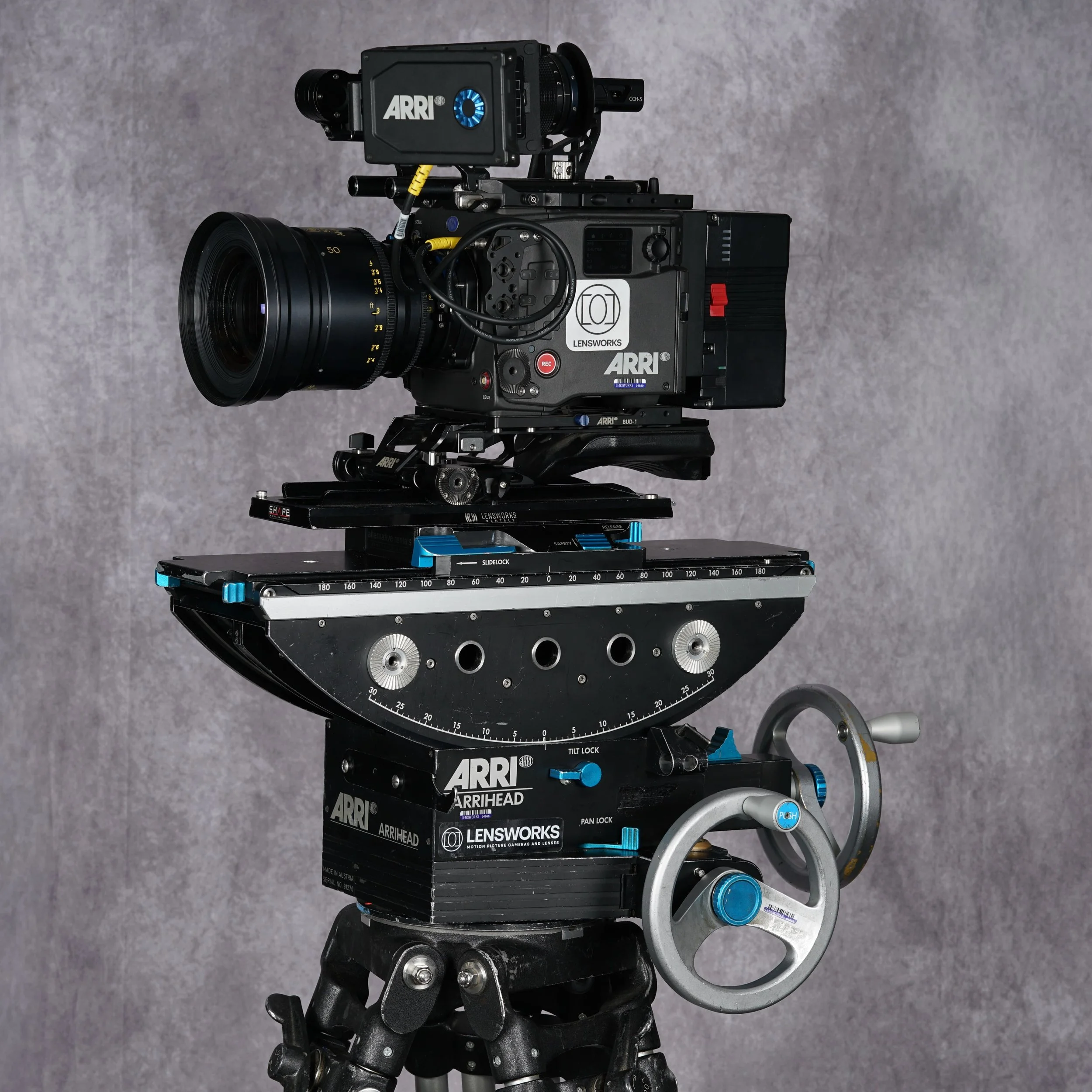 The ARRI Head Mk1 is now available for rental at Lensworks Rentals in Burbank, CA.

A classic heavy-duty 2-axis mechanical geared head built for precise, repeatable camera movement and iconic in-camera work. Two separate handwheels with three selecta