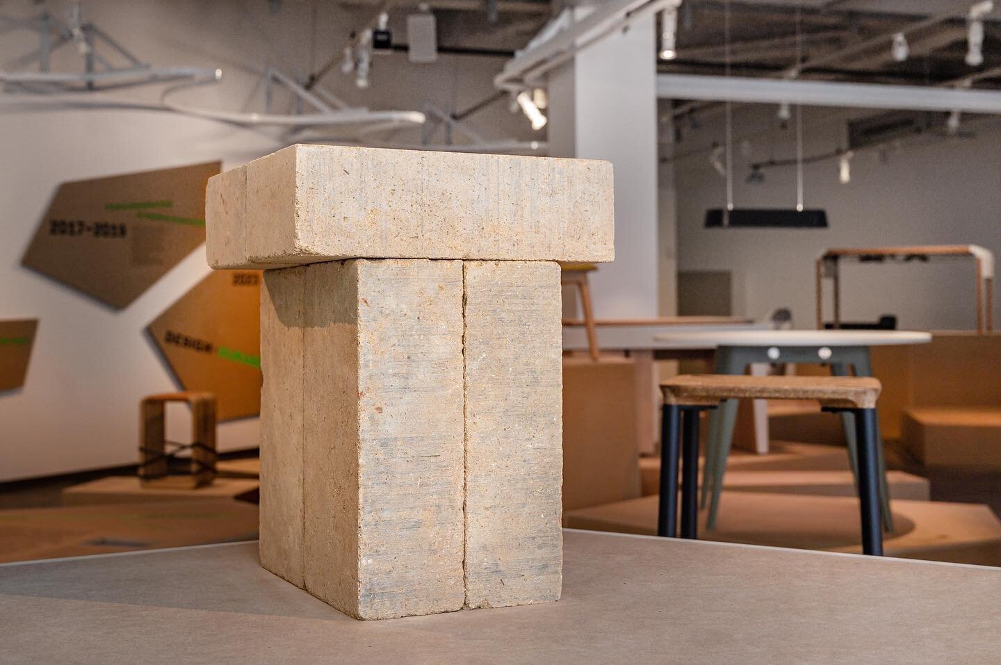 L'exposition DesignxDurablexD&eacute;sirable- L&rsquo;art de vivre responsable ! pr&eacute;sente le tabouret ALGA-B.1 🪑

Sign&eacute; @samueltomatis et issu d&rsquo;un programme de recherche sur le recyclage des algues sargasses, ce tabouret a &eacu