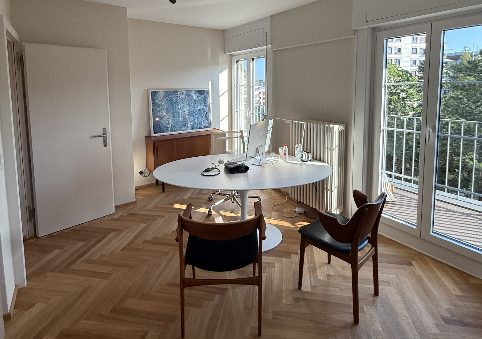 Arztzimmer mit Balkon