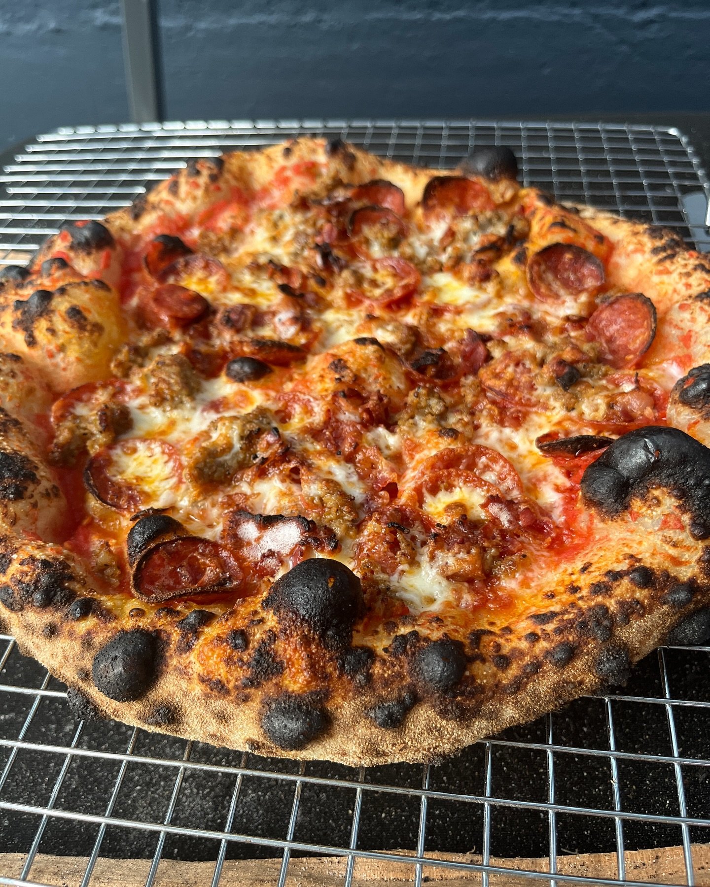 No matter your pizza personality&mdash;pepperoni purist, veggie lover, pineapple defender, or hot honey rebel&mdash;we&rsquo;ve got a pie that&rsquo;ll put a smile on your face.
Crust to crust, our wood-fired beauties are built to please.
Which toppi