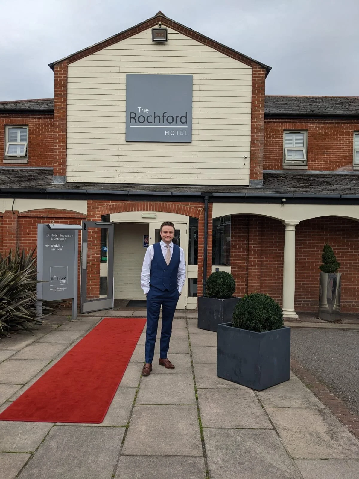 Essex wedding DJ arriving at The Rochford Hotel in Rochford for wedding reception entertainment.
