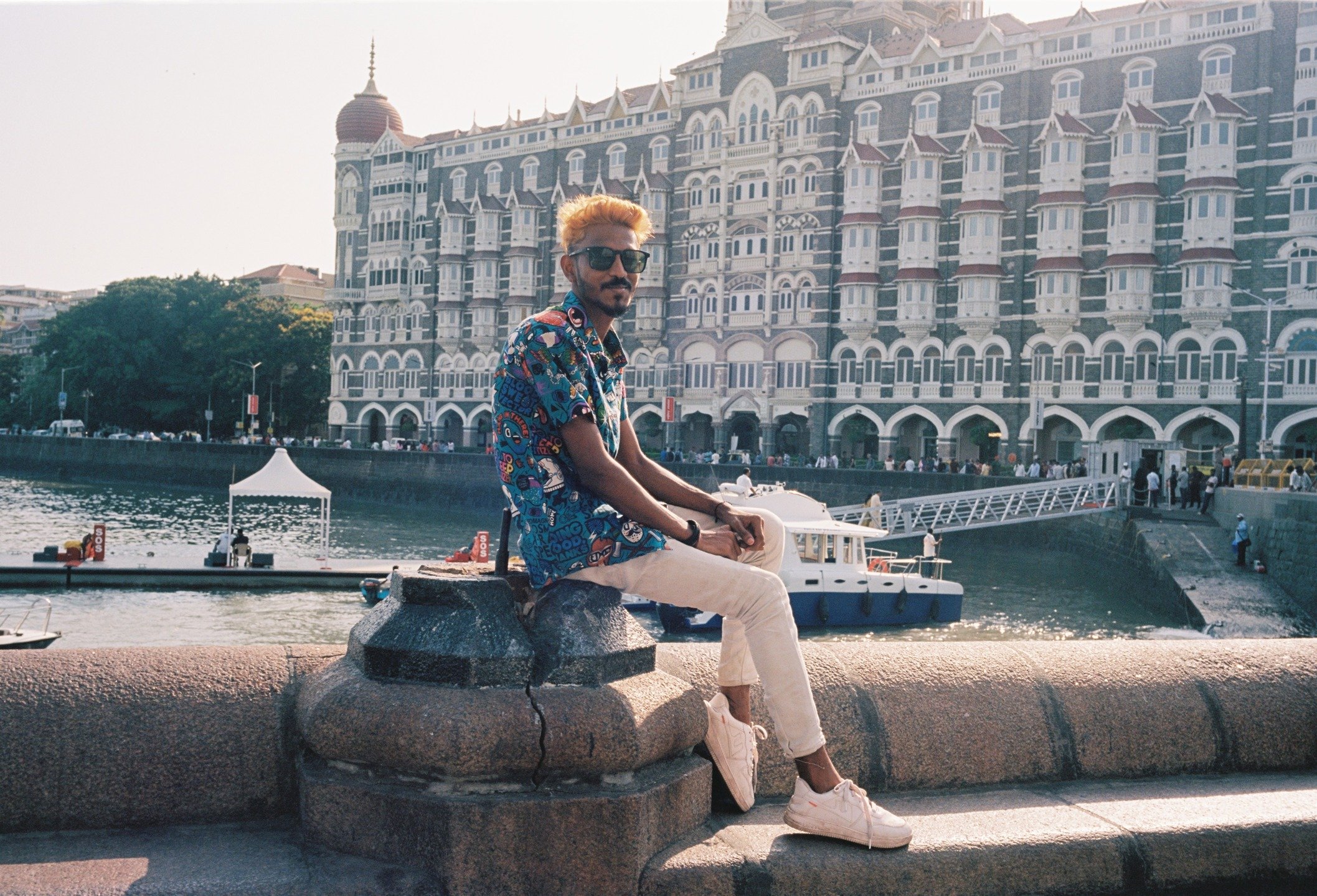 What was left of our small group went out for a walk in Colaba. It was quite warm and humid, but we revisited all our usual haunts; the gateway of India, the Taj Hotel frontage, Leopolds Café and we tried to recognise the old hotel Whalleys.