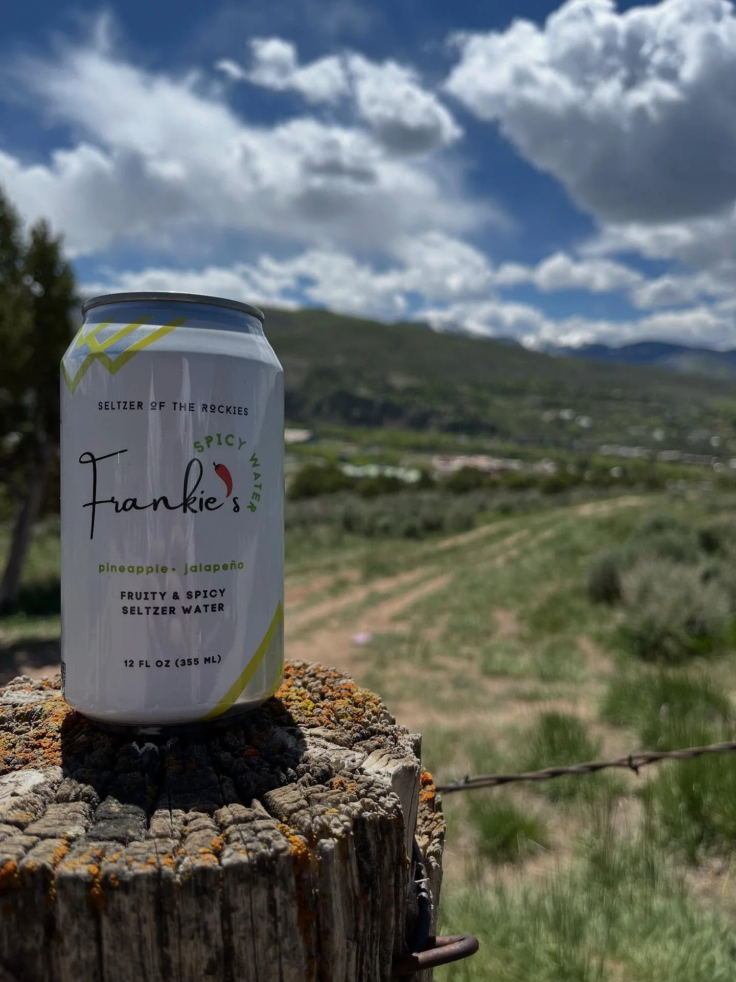 Cooler temps and moisture in the air have made for prime trail conditions!
🌶️ PSA 🌶️
Post trail hydration is one of our favorite traditions. Be sure to stock some @frankieswater for your next outdoor adventure!
#trails #drinklocal #supportlocal