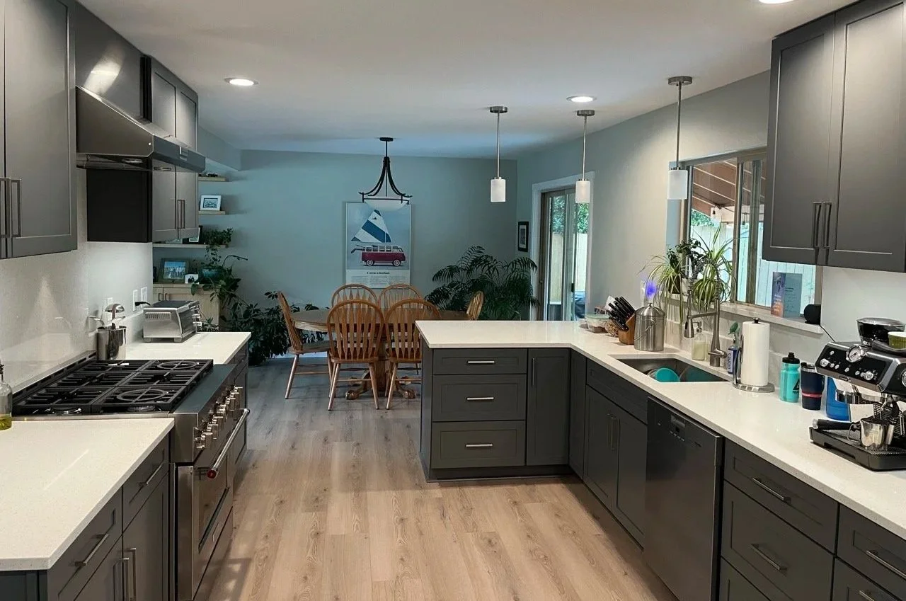 04 - Allison and Steve had recently finished remodeling their kitchen - it looks beautiful and very functional.