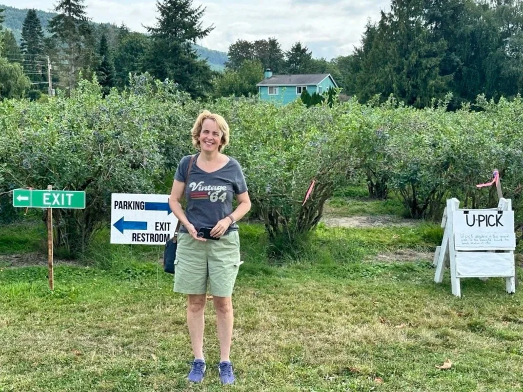 06 - Julie loves fresh blueberries from Washington!