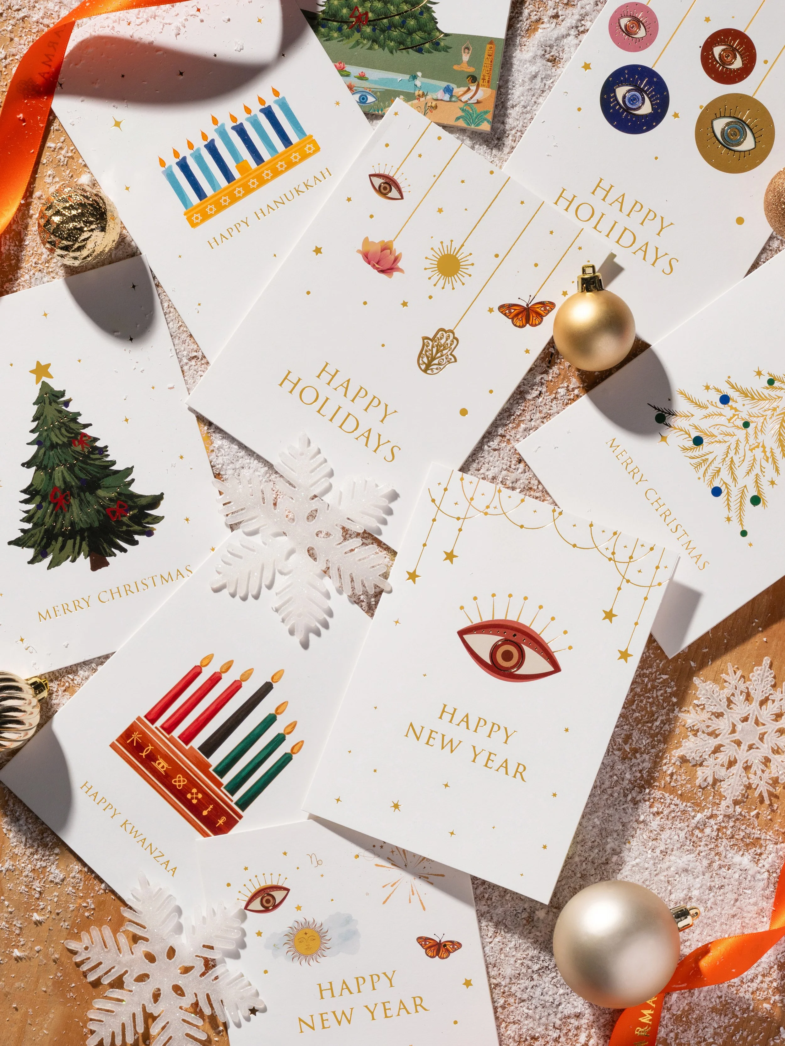Happy holidays christmas cards flatlay shot of lifestyle imagery gifting