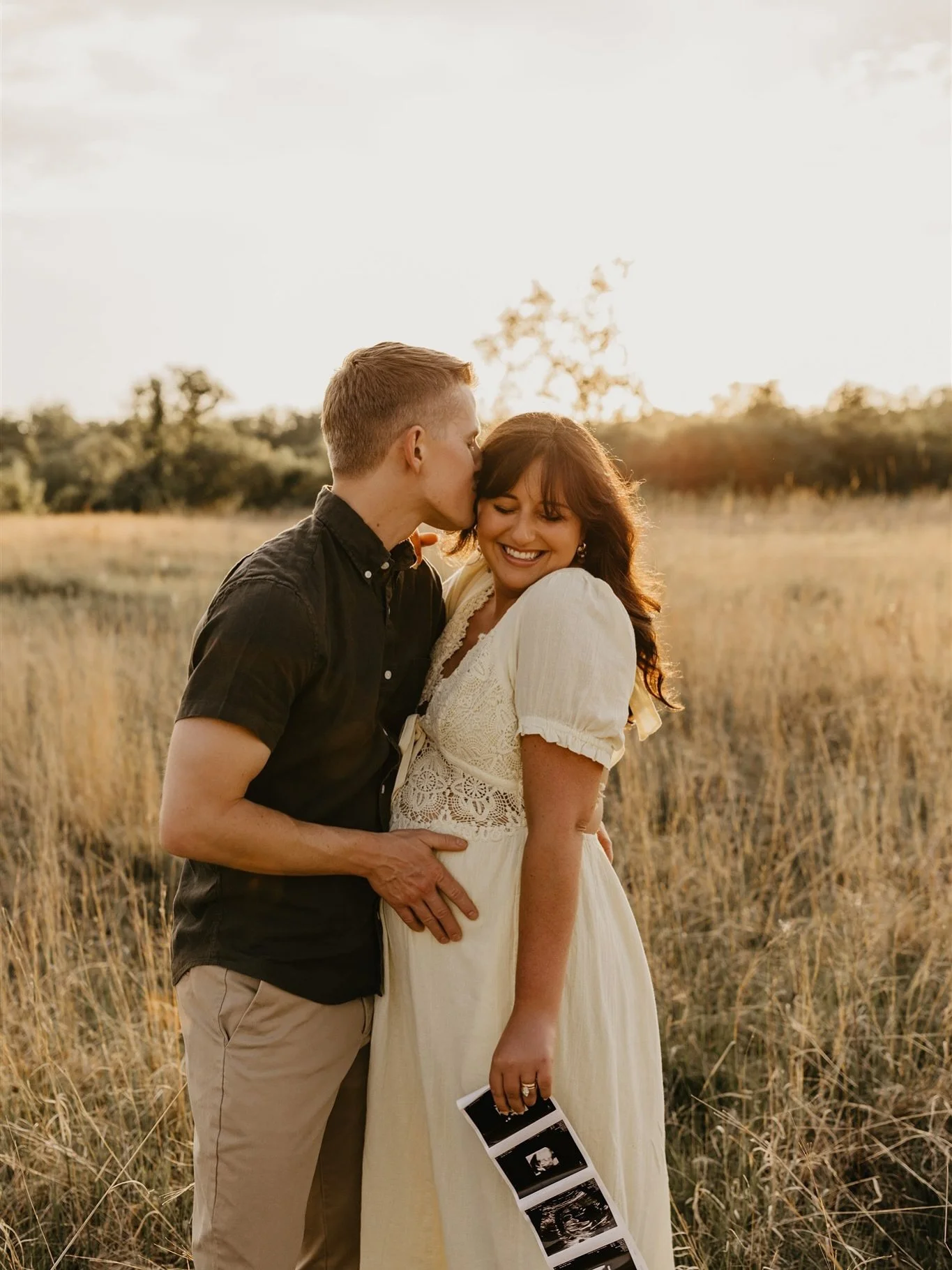 Golden hour + glowing family = magic ✨

#stpaulphotographer #mplsphotographer #mnphotographer #minnesotaphotographer #mnmaternityphotographer #mnnewbornphotographer #minnesotanewbornphotographer #mnfamilyphotographer #minnesotafamilyphotographer #min