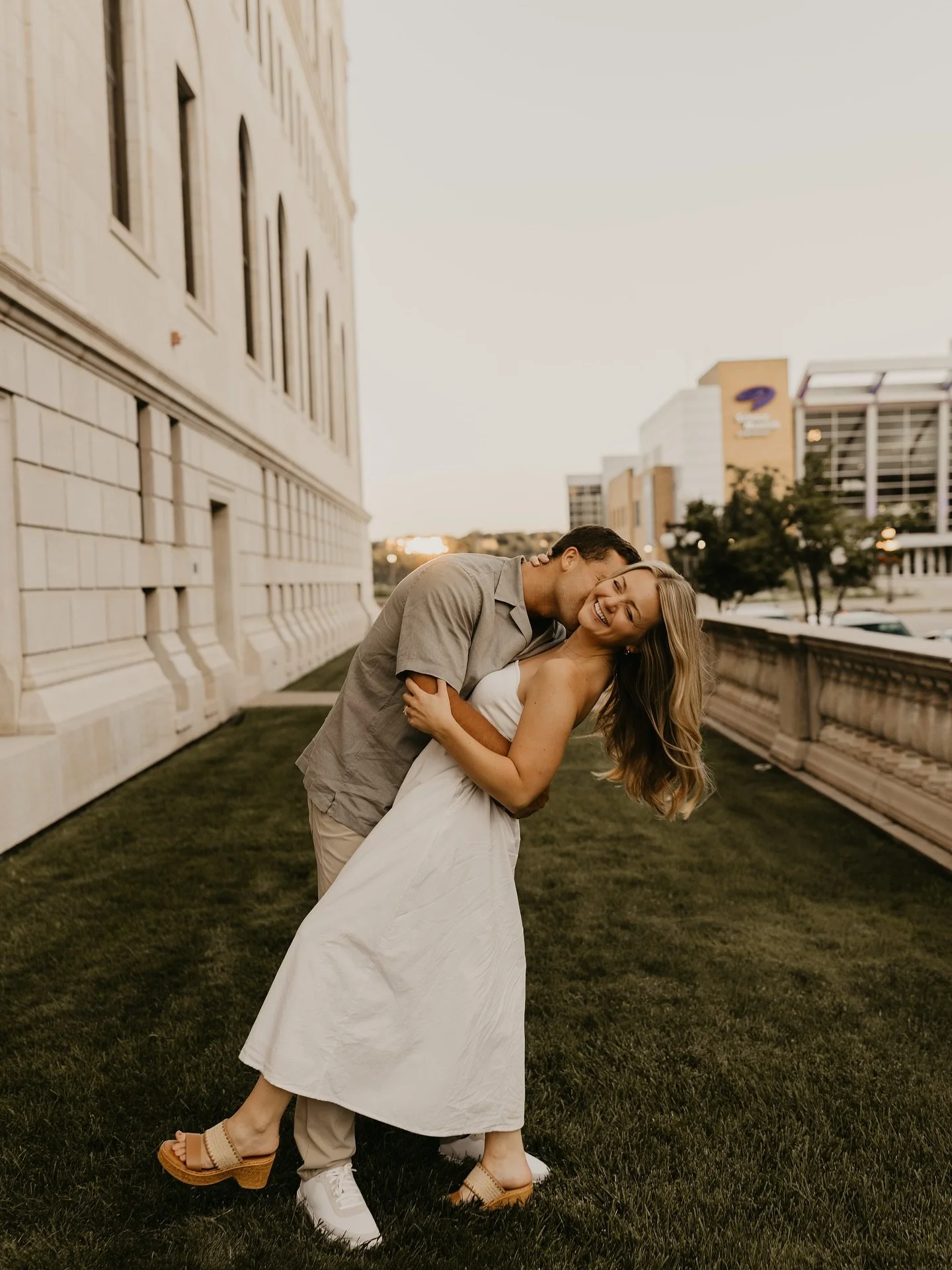 &ldquo;We don&rsquo;t need an engagement session&rdquo; 

&hellip;you sure about that? 😮&zwj;💨🤍

#minnesotaweddingphotographer #mnweddingphotographer #minnesotaengagementphotographer #mnengagementphotographer #mnbride #minnesotabride #stpaulphotog
