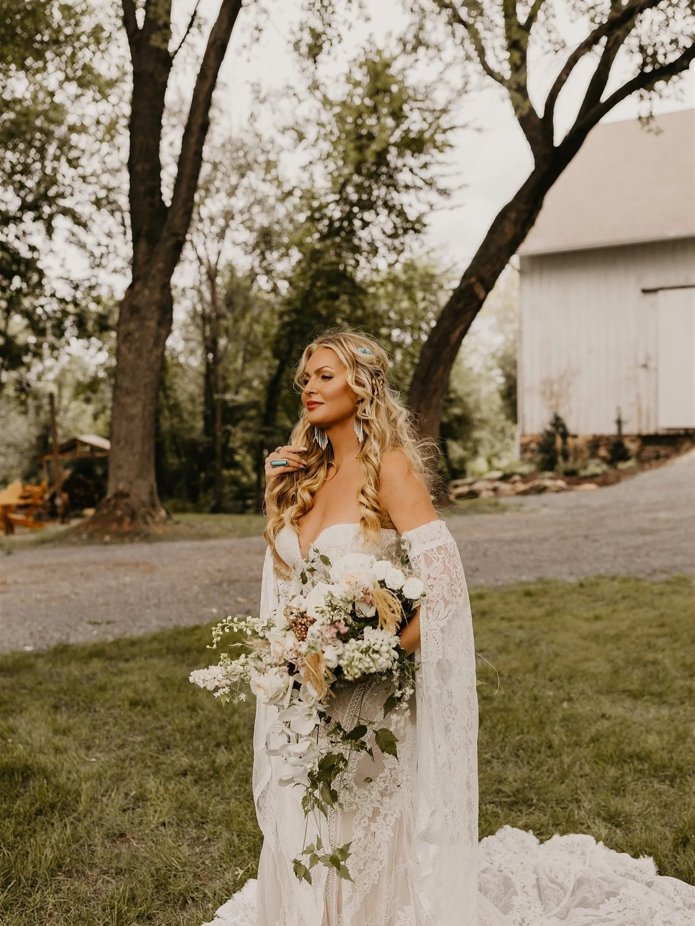 The boho western wedding of my dreams ✨

Kelly and Matt&rsquo;s day was perfect. The venue was just down the road from me in Stillwater, MN. It was perfect! Cheers to the happy couple! 

Photog: @laurabankenphotography 
Floral: @camrosehill 
Hair: @t