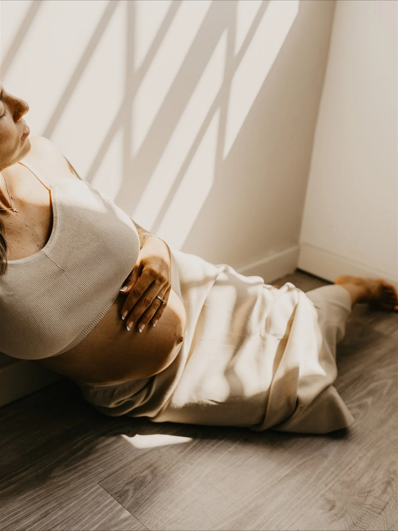 A recent session I am obsessing over. 

A solo studio maternity session just is such a vibe. 

Curious about maternity sessions?? Comment &ldquo;maternity&rdquo; and I will DM you my maternity guide :)

#minnesotamama #mnmama #mnmaternityphotographer