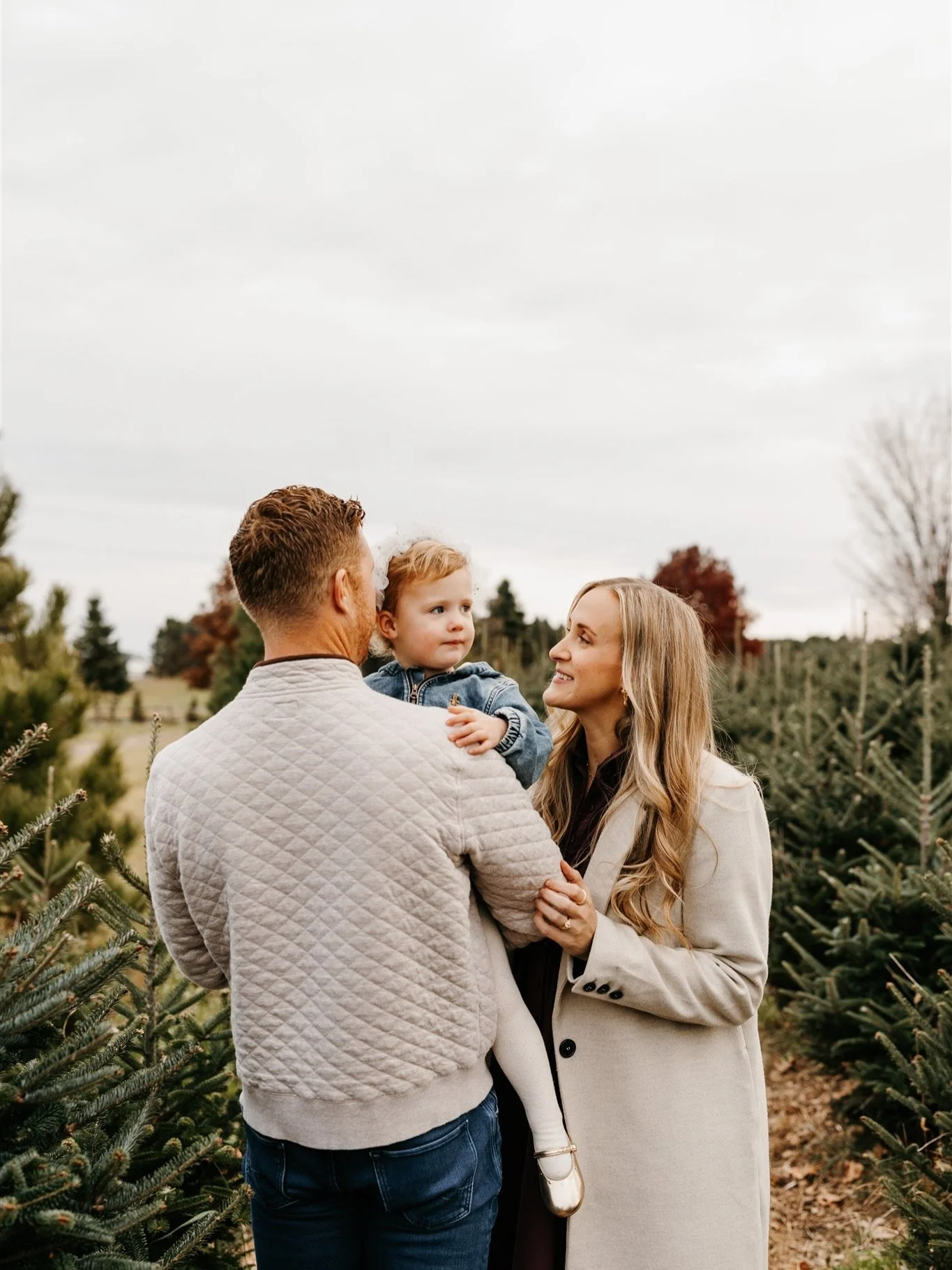 A few scenes from my tree farm minis this year 🌲

Such a successful mini year! 42 sessions! 🥹

#mnphotographer #minnesotaphotographer #mnfamily #minnesotafamily #mnfamilyphotographer #minnesotafamilyphotographer #mnmama #minnesotamama #mnmoms #minn