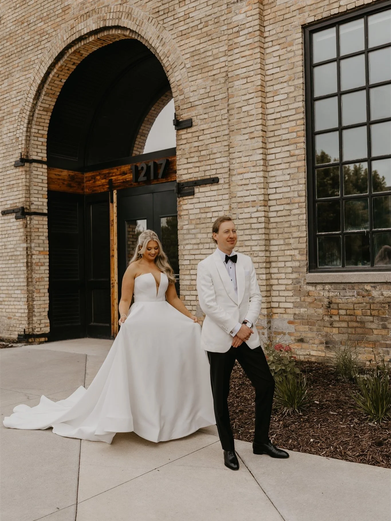 The &ldquo;non IG&rdquo; photos I&rsquo;m obsessed with 🥹

Not because they aren&rsquo;t beautiful. They are a little less perfect and a little more in the moment. And honestly? These are usually the ones my couples end up loving the most.

Minnesot