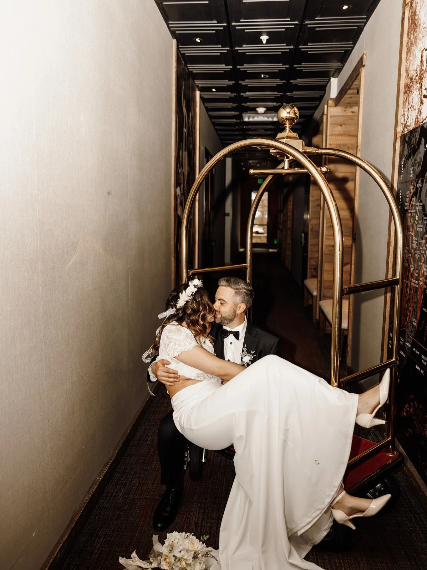 Love me an intimate wedding 🥂 

Catalina and Ryan&rsquo;s wedding was one for the books. Tucked back behind @hotelcrosby in The Stills in Stillwater, MN. Catalina&rsquo;s gorgeous two piece dress was partially made by her mom 🥹 how beautiful!! Love