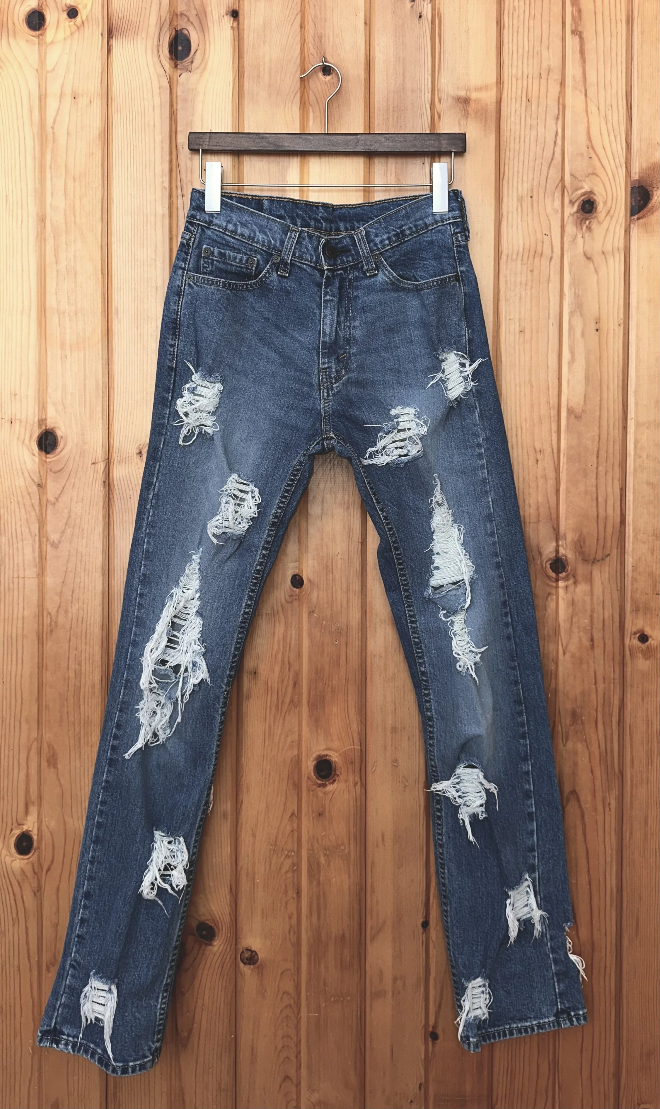 Levis Distressed Jeans
