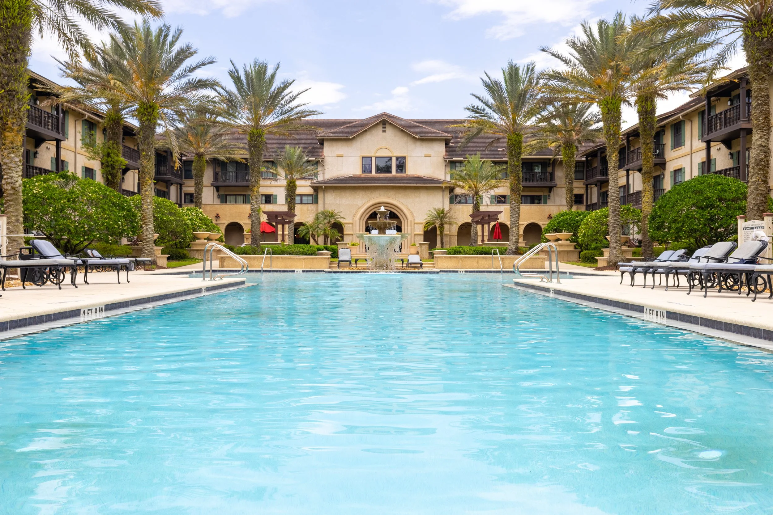 38-Community Pool.jpg