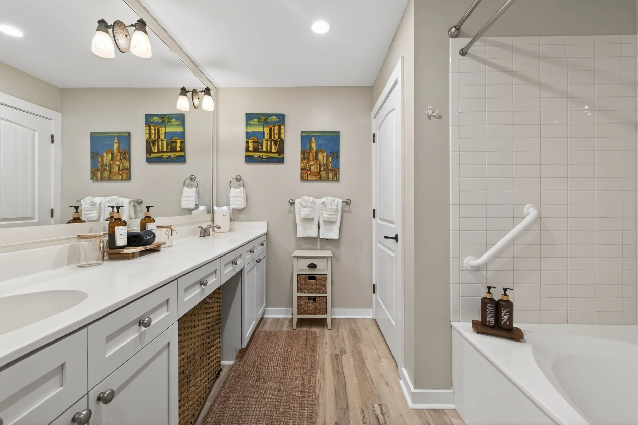 04-Bathroom.jpg