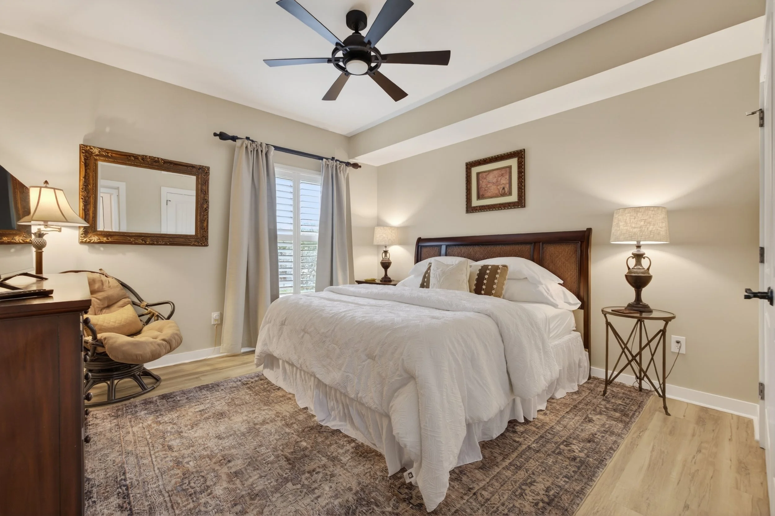 10-Bedroom.jpg