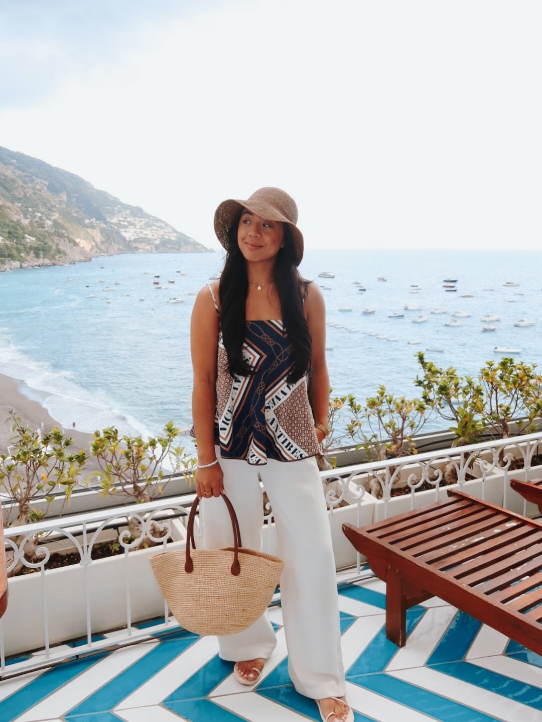 The loveliest couple of days by the sea 🌊☀️ Positano is insanely beautiful and photos/videos just don&rsquo;t do it justice. Definitely worth seeing in person!

#positano #amalficoast #italytrip #eurosummer